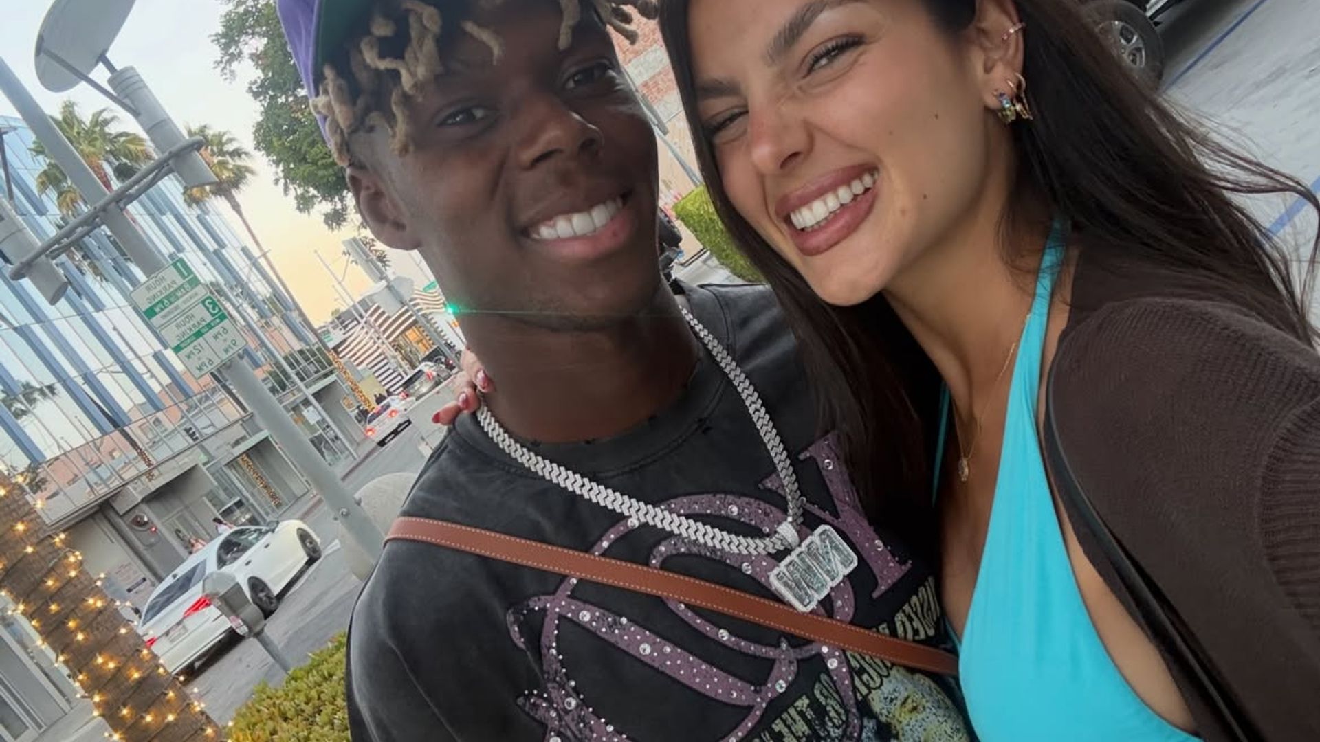 El futbolista de la selección española Nico Wiiliams, junto a su chica, Ainhi García