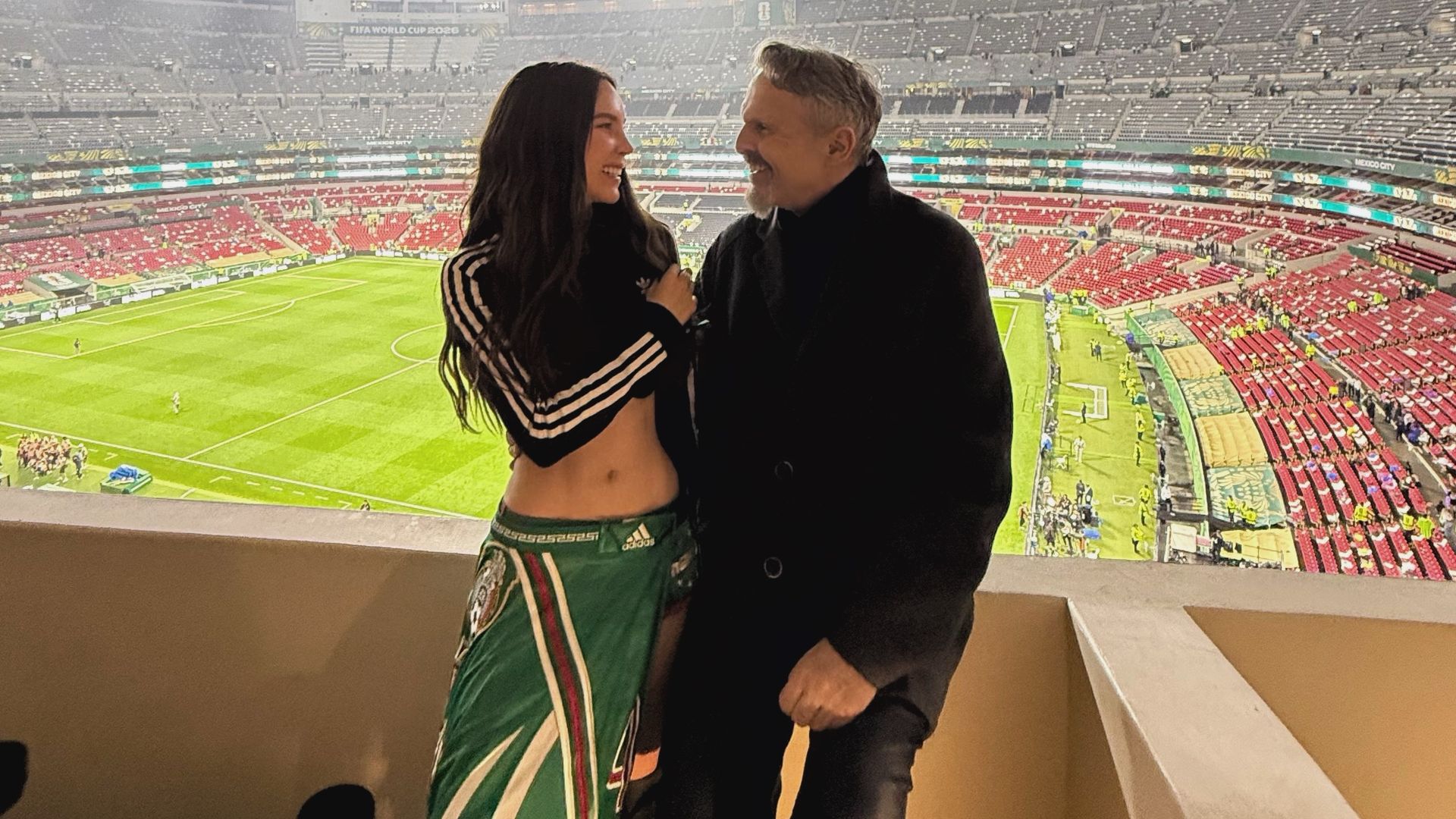 Belinda y Miguel Bosé en el Estadio Ciudad de México en el partido México vs Ecuador.