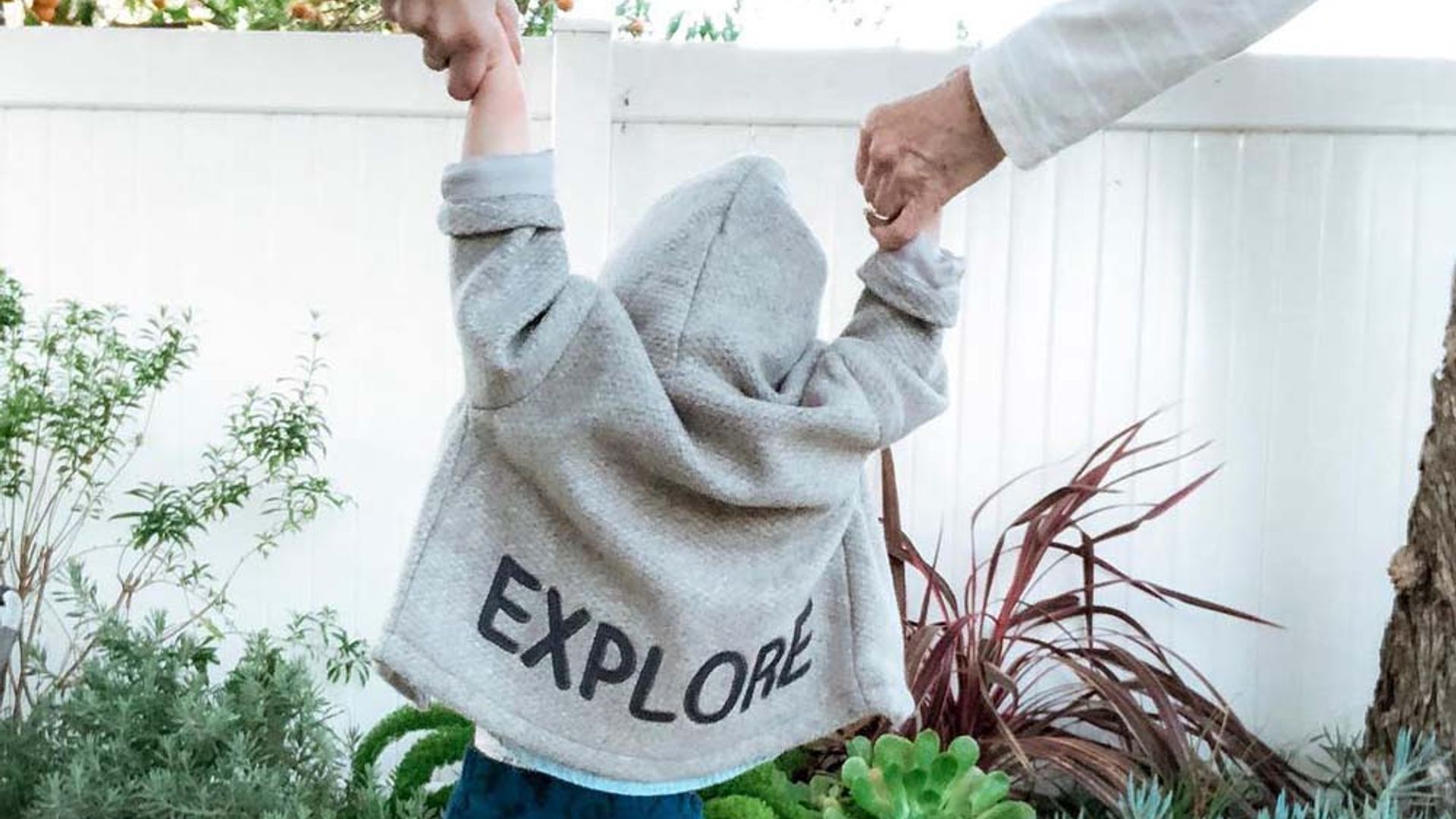 Abriga a tu pequeño en los días de frío con las sudaderas más cómodas de la temporada