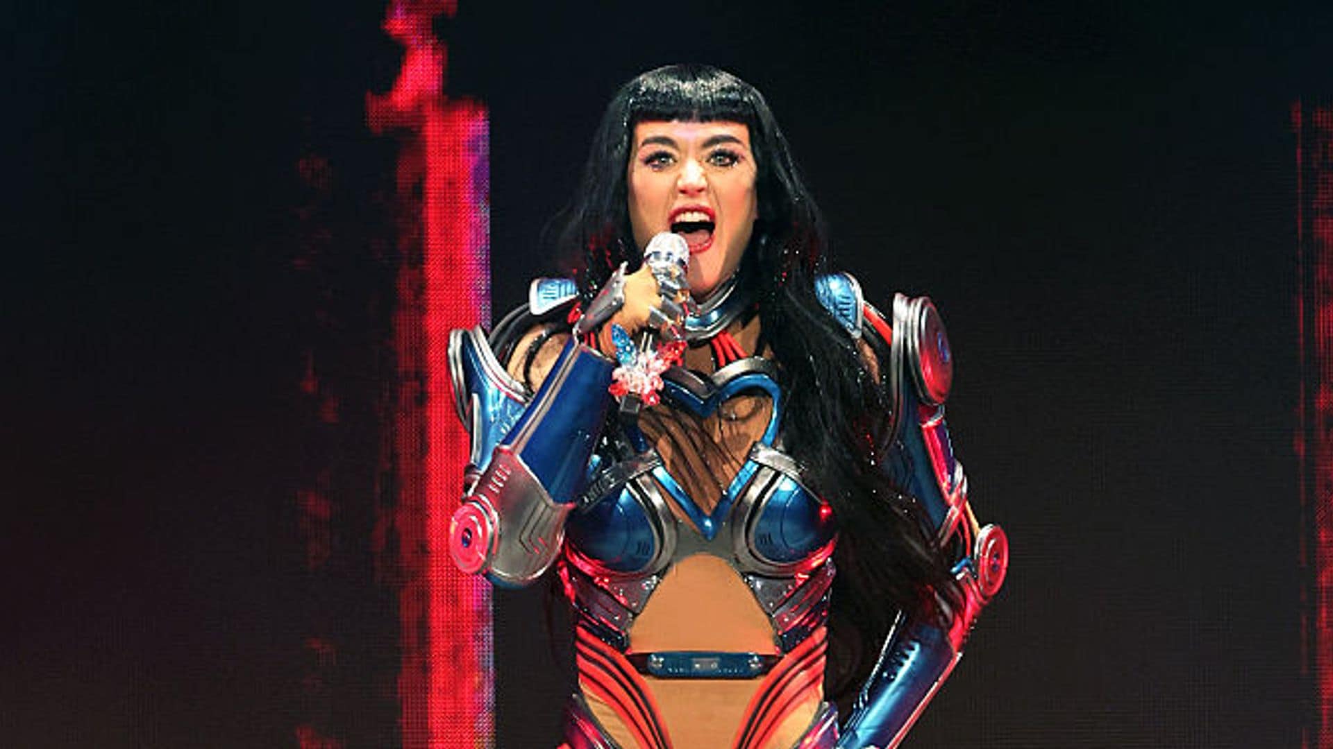 Katy Perry se 'deja la piel' en el escenario... y lo muestra sin filtros