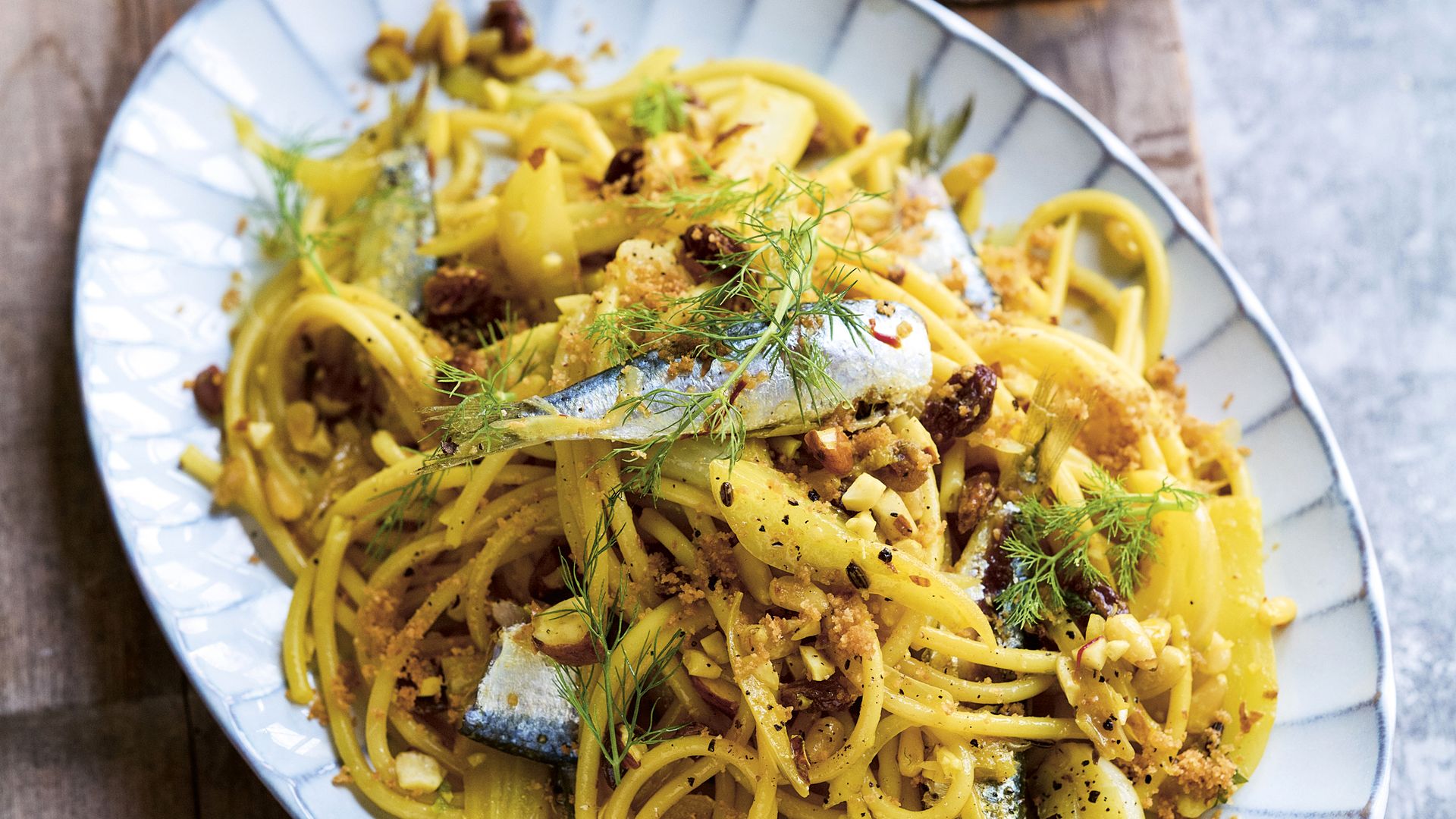 'Pasta con le sarde’: la receta de pasta típica de Sicilia ideal para aprovechar la temporada de sardinas