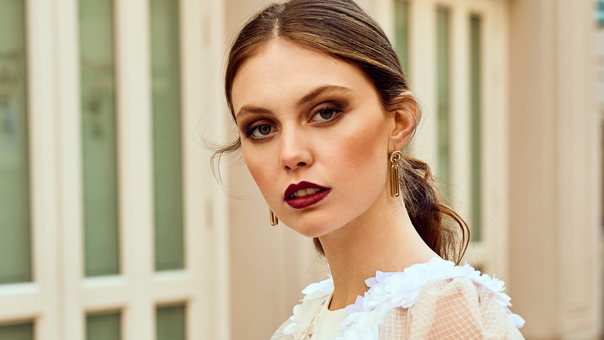 Todo lo que debería tener en cuenta una novia sobre su prueba de maquillaje