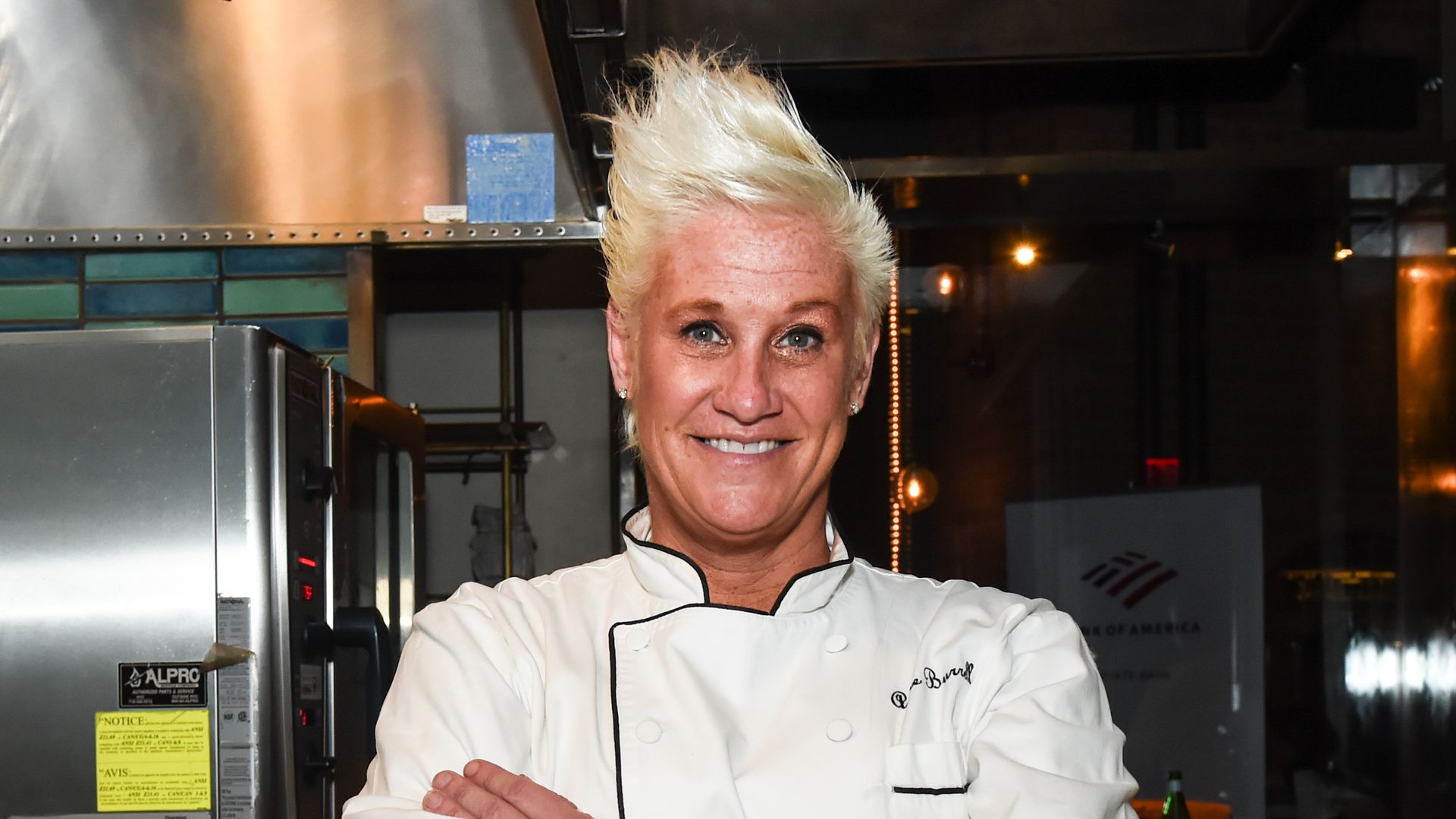 Muere Anne Burrell, la icónica chef de la televisión estadounidense, a los 55 años