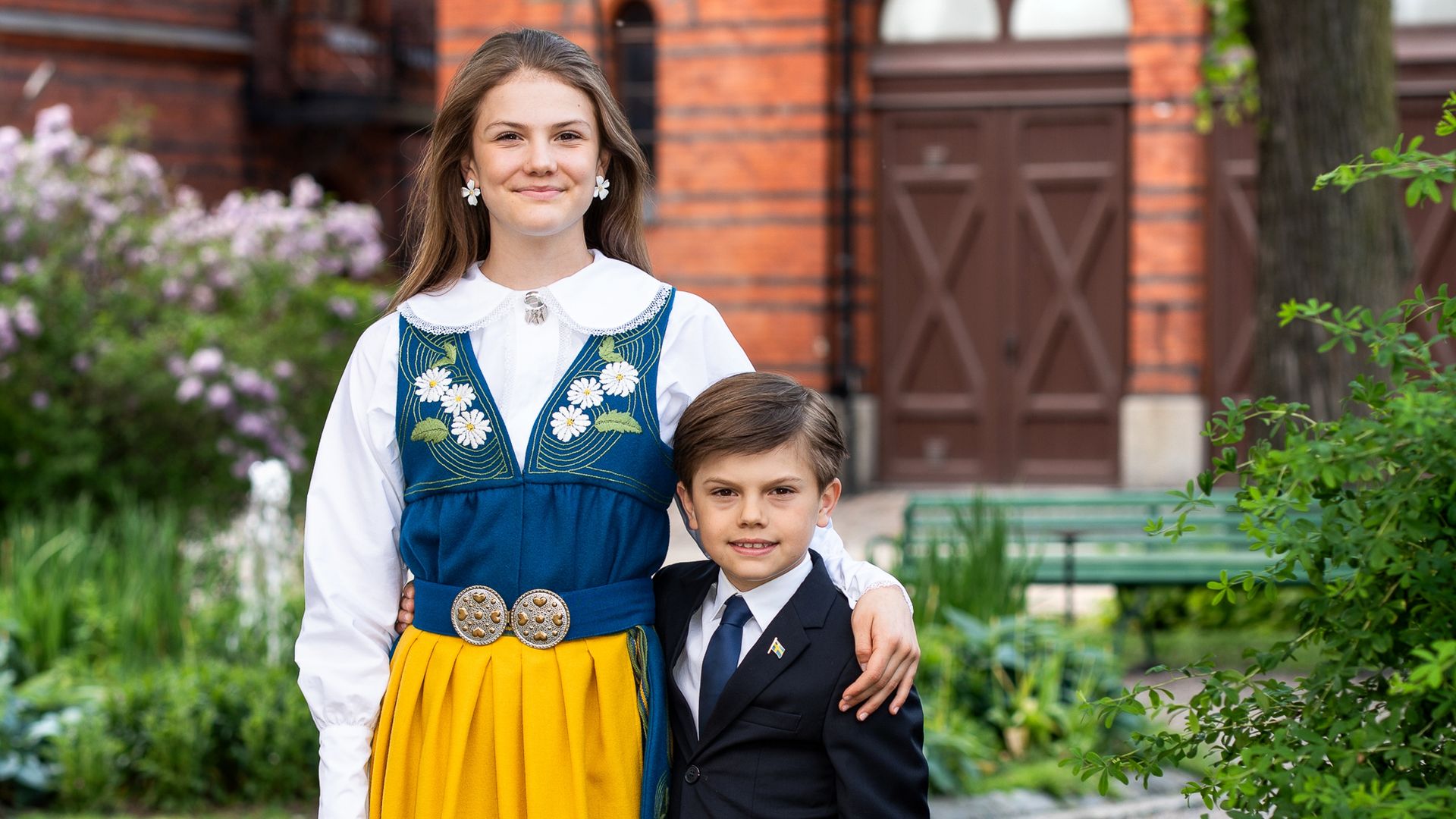 La impactante foto de la princesa Estelle de Suecia con su hermano: su gran cambio a los 13 años
