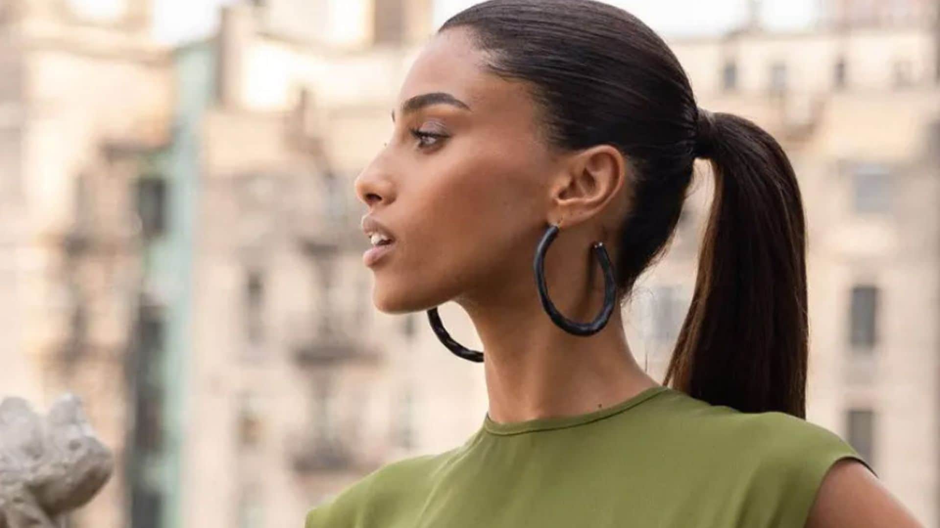Los peinados fáciles de modelos e 'influencers' que querrás copiar en tus looks de invitada