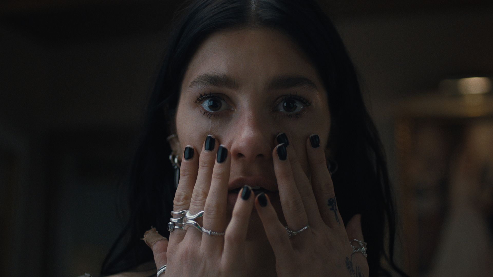 Si ya has devorado 'Algo terrible está a punto de suceder' estás 7 series de terror harán que sigas sintiendo escalofríos