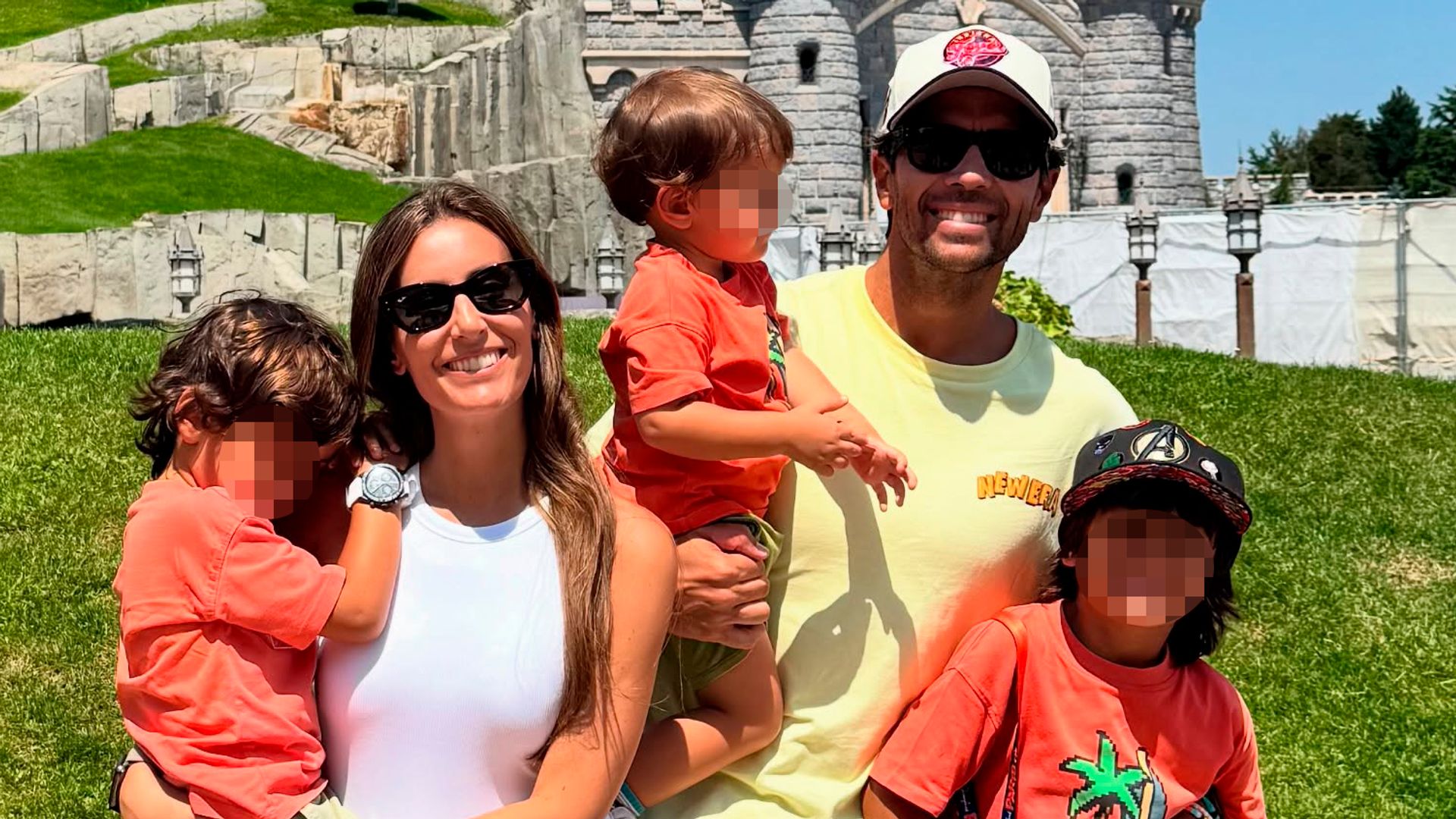 Ana Boyer y Fernando Verdasco vuelven a ser niños en Disney junto a sus hijos: las fotos de una escapada mágica