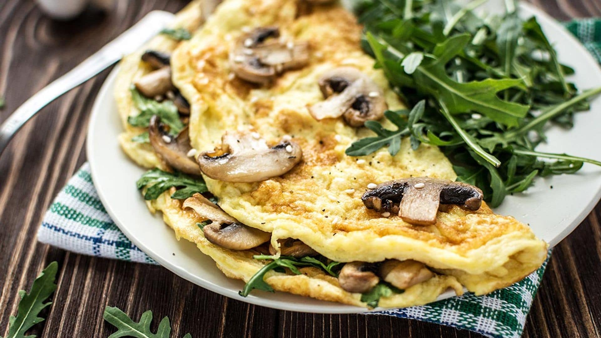 Tortilla de champiñones y rúcula