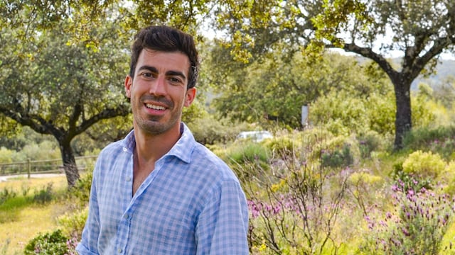 Retrato en un jardín del paisajista Fernando Nájera 