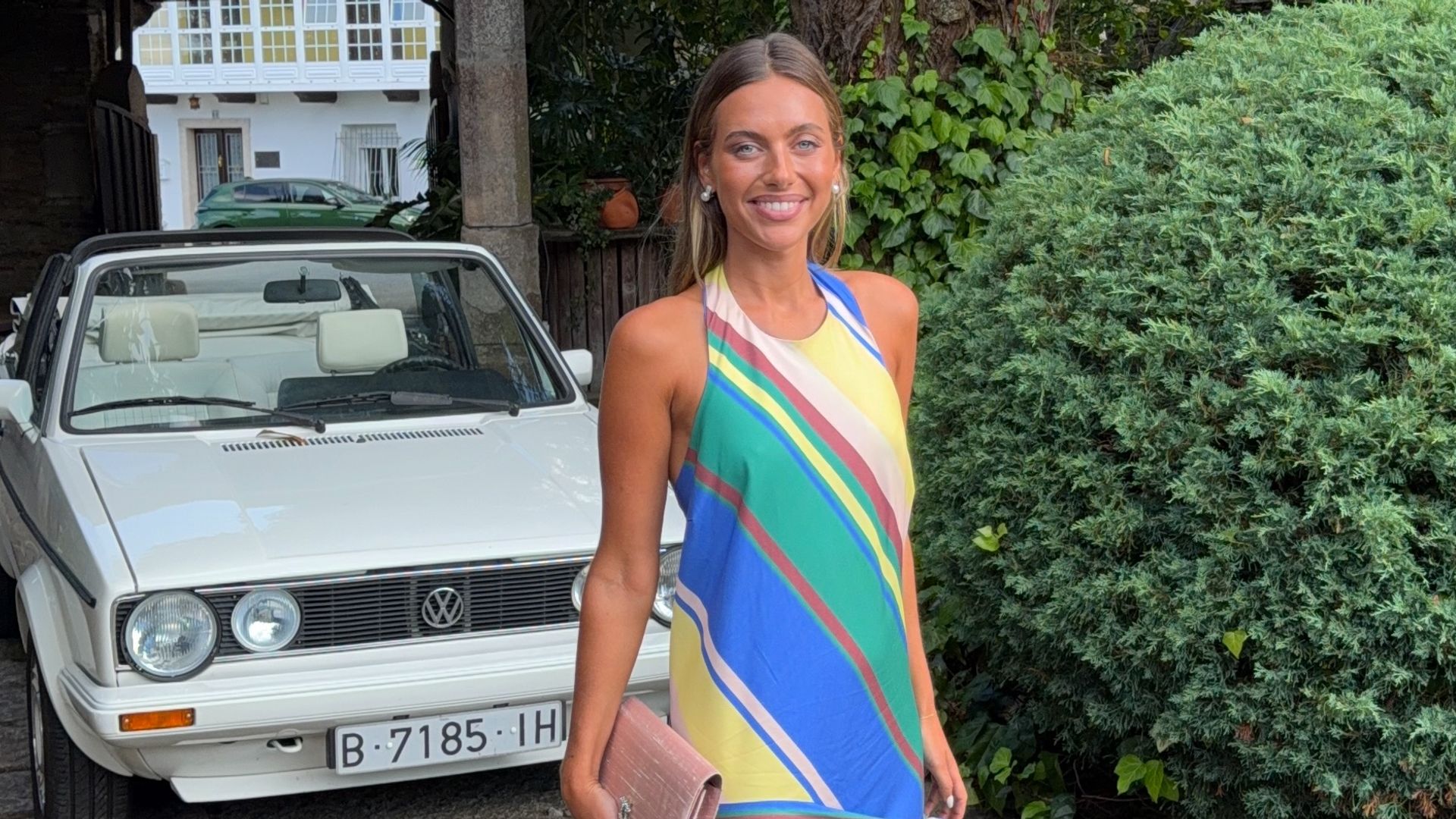 Las 9 invitadas más estilosas del fin de semana: del icónico vestido inspirado en Lady Di a las propuestas vitamina en tonos vibrantes