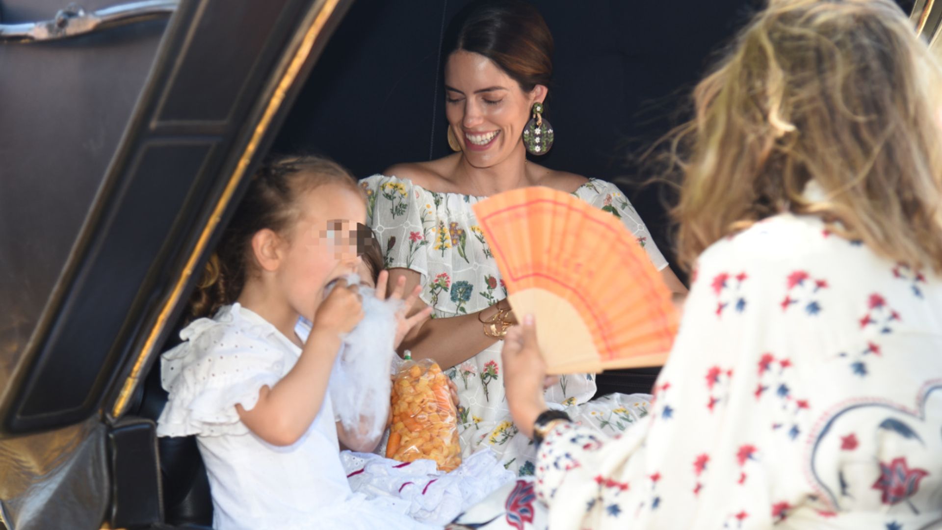 Rosario, la hija de los duques de Huéscar, una flamenca de dos años en la Feria de Abril
