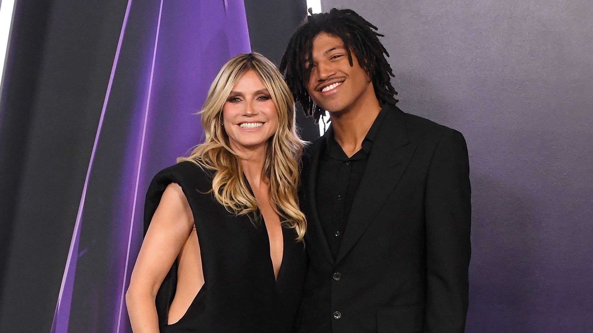 Heidi Klum y su hijo Henry Samuel coordinan sus 'looks' para los AMA’s