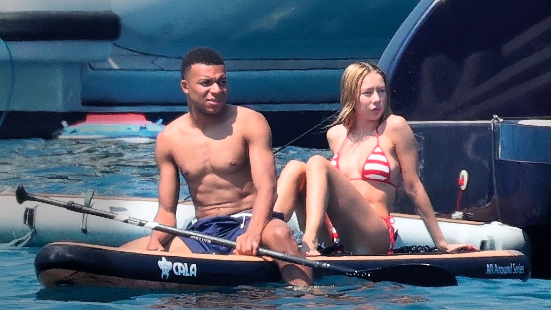 Ester Expósito y Kylian Mbappé, dan rienda suelta a su romance