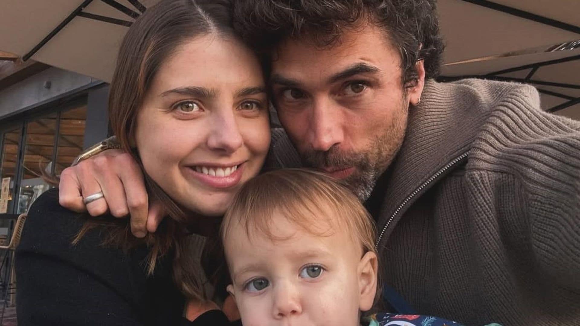 Michelle Renaud, Matías Novoa y su hijo Milo.