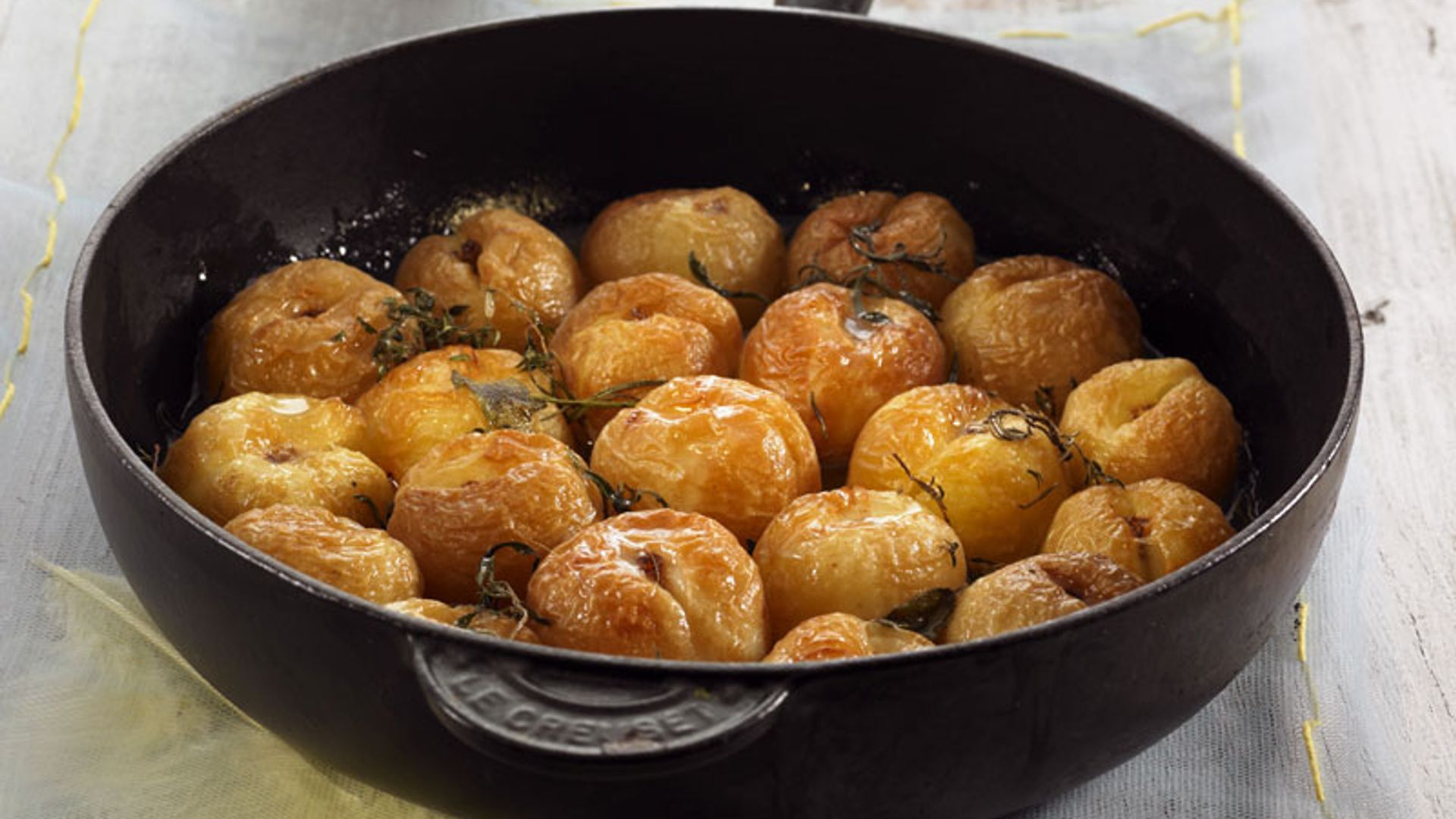 Albaricoques con hierbas y miel