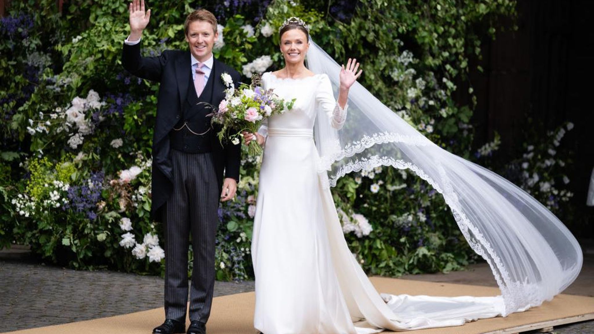 Todos los detalles sobre el vestido de novia de Olivia Henson