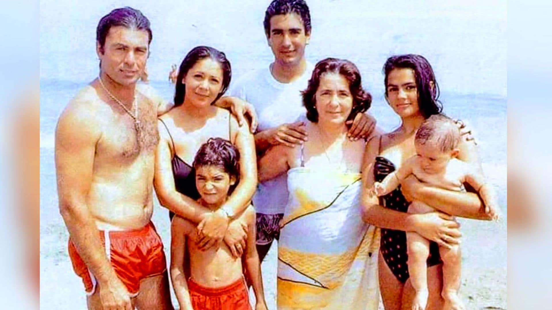 Las imágenes nunca vistas de Isabel Pantoja y su prima Sylvia en familia