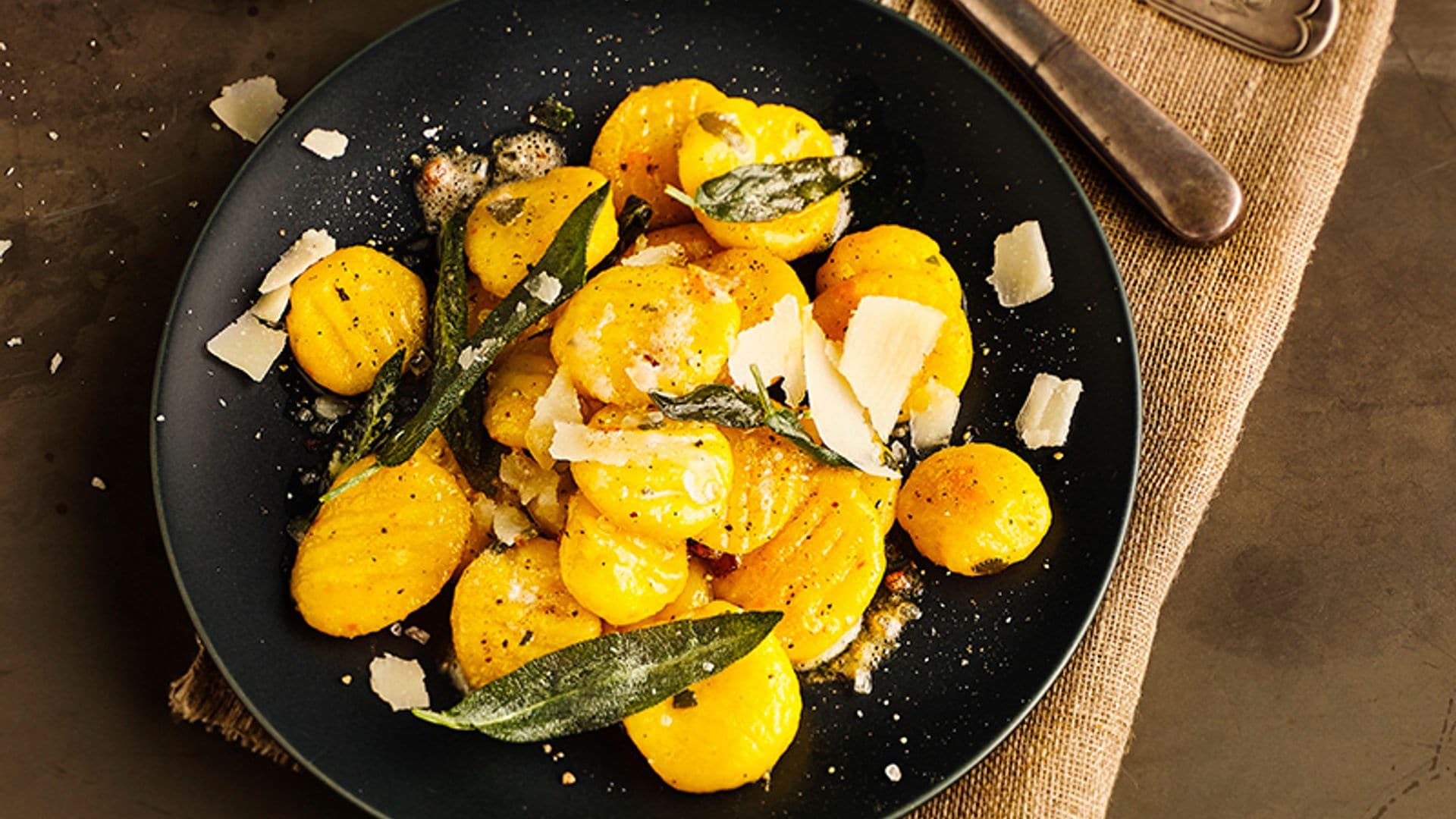 Gnocchi con calabaza y salsa de mantequilla y salvia