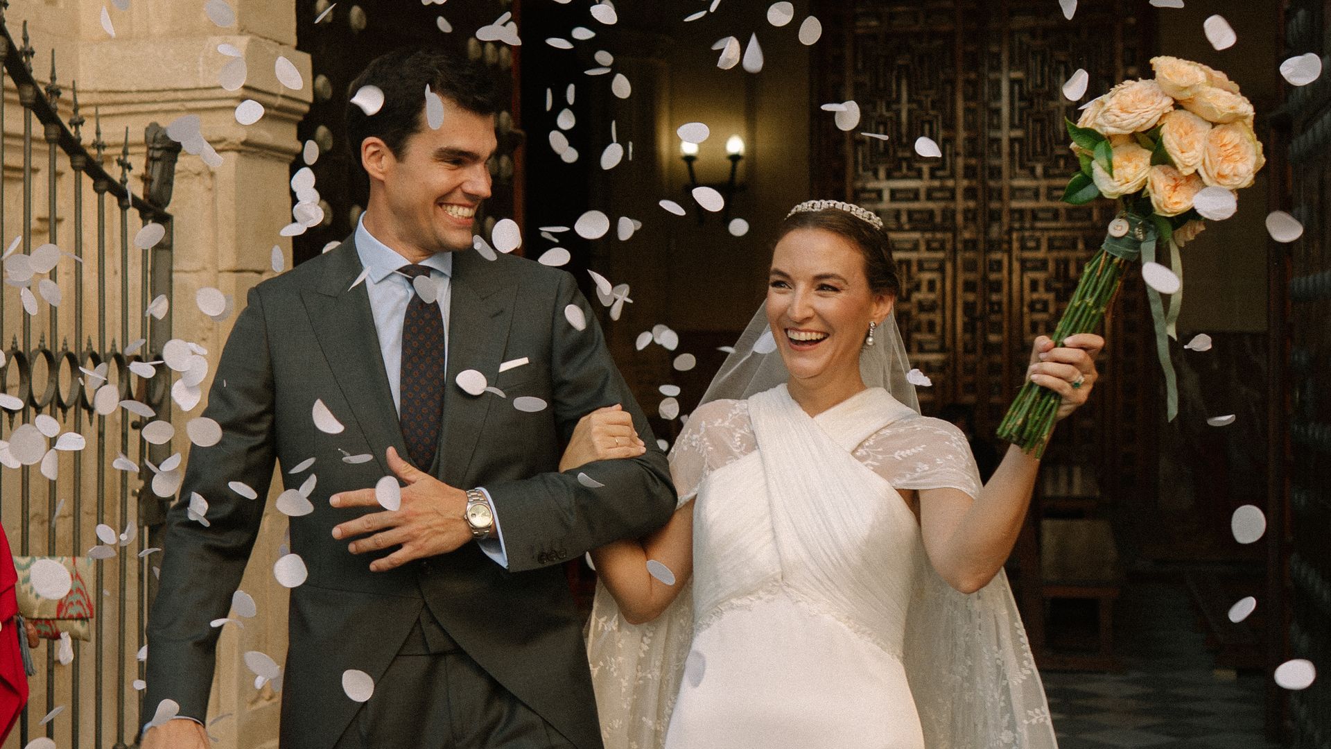 Blanca con vestido desmontable y velo de Ana Herrero de Tejada