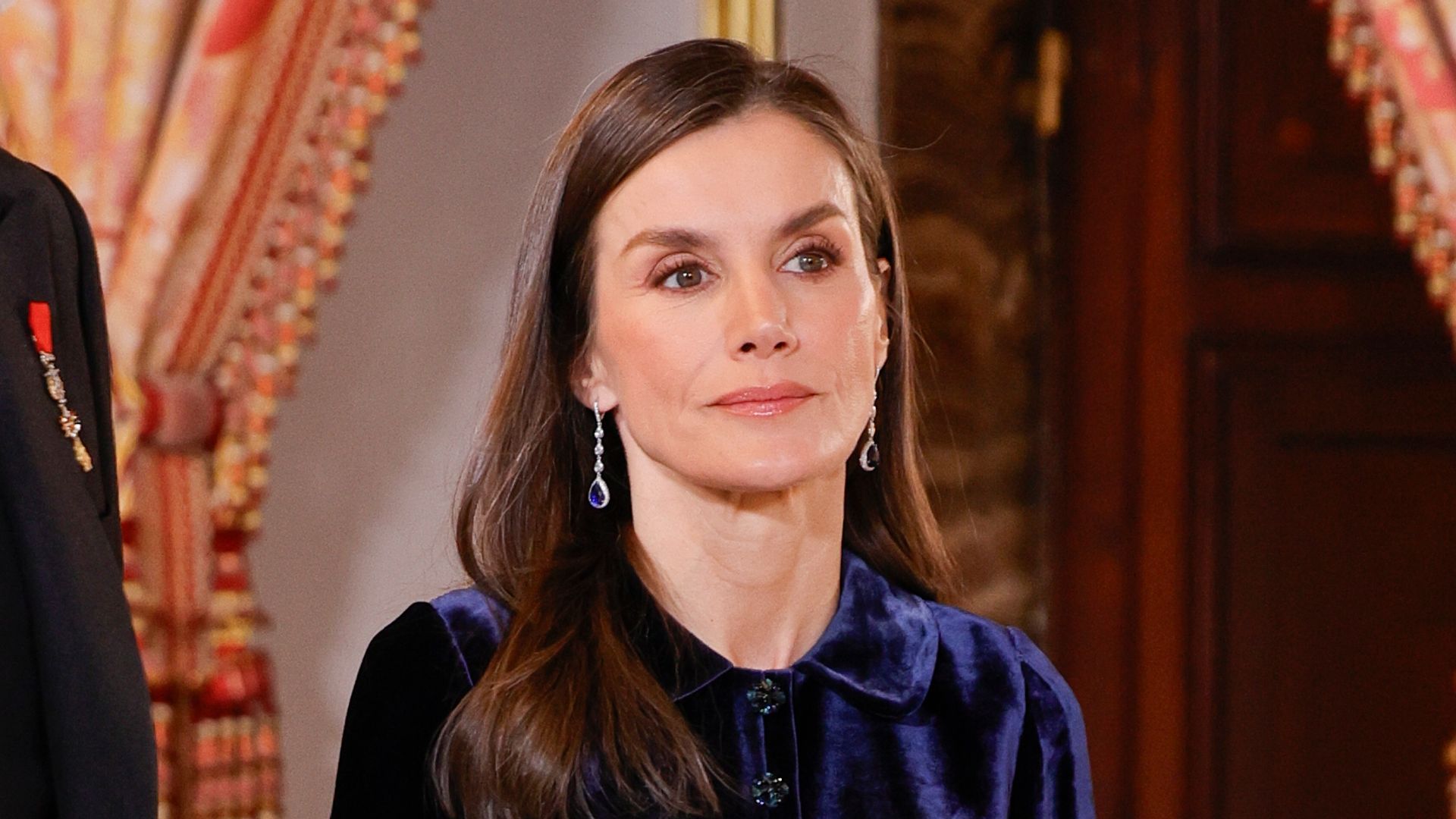 El increíble cambio en el pelo de la reina Letizia en 24 horas: menos canas, más brillo