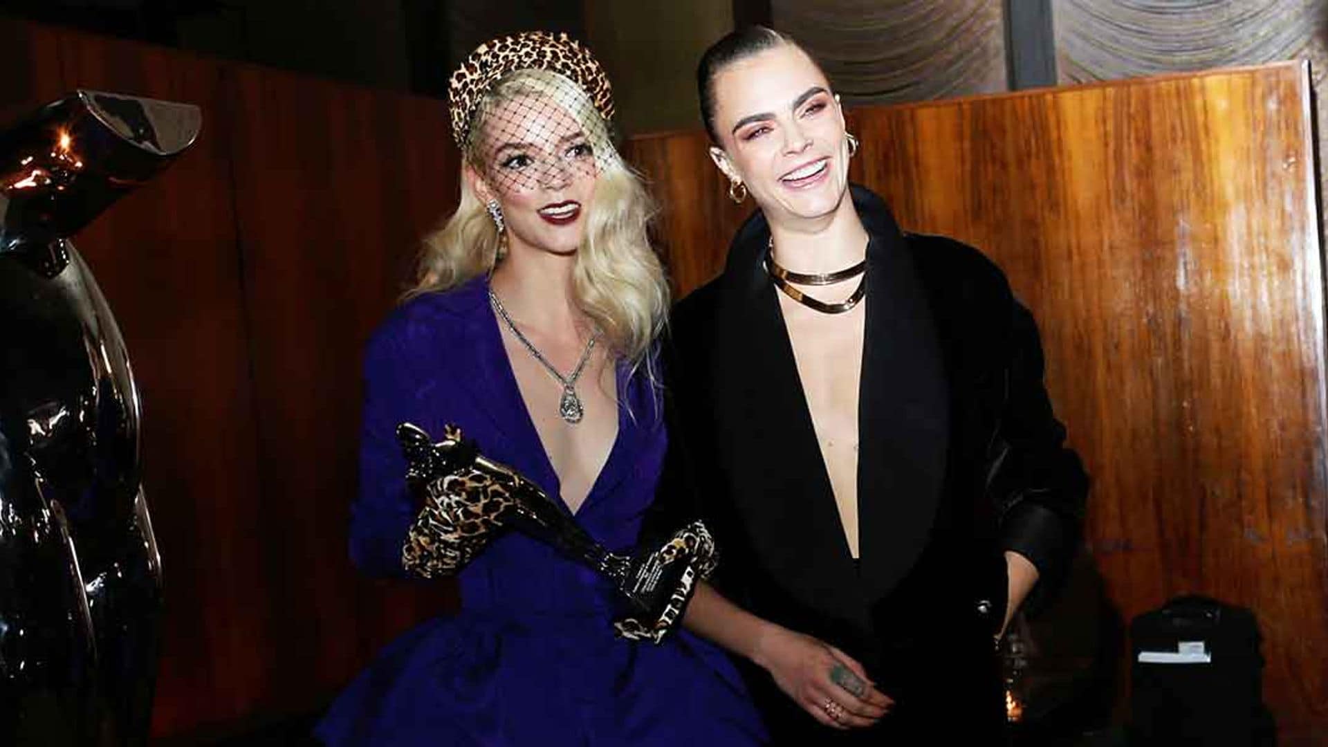 Los estilos opuestos de Anya Taylor-Joy y Cara Delevingne, las amigas más 'cool' de Londres