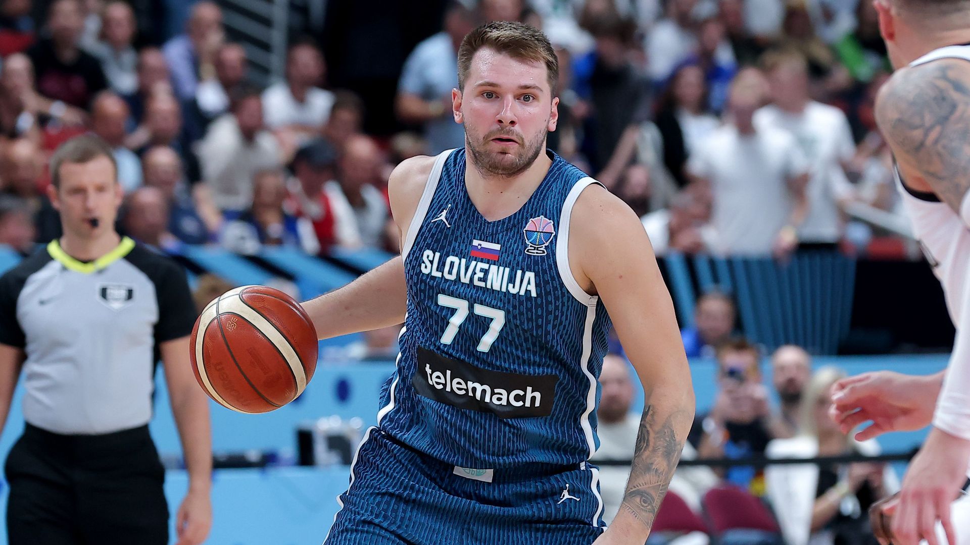 Luka Dončić durante el partido de cuartos de final del FIBA EuroBasket 2025 entre Alemania y Eslovenia, disputado el 10 de septiembre de 2025 en la Xiaomi Arena de Riga (Letonia).