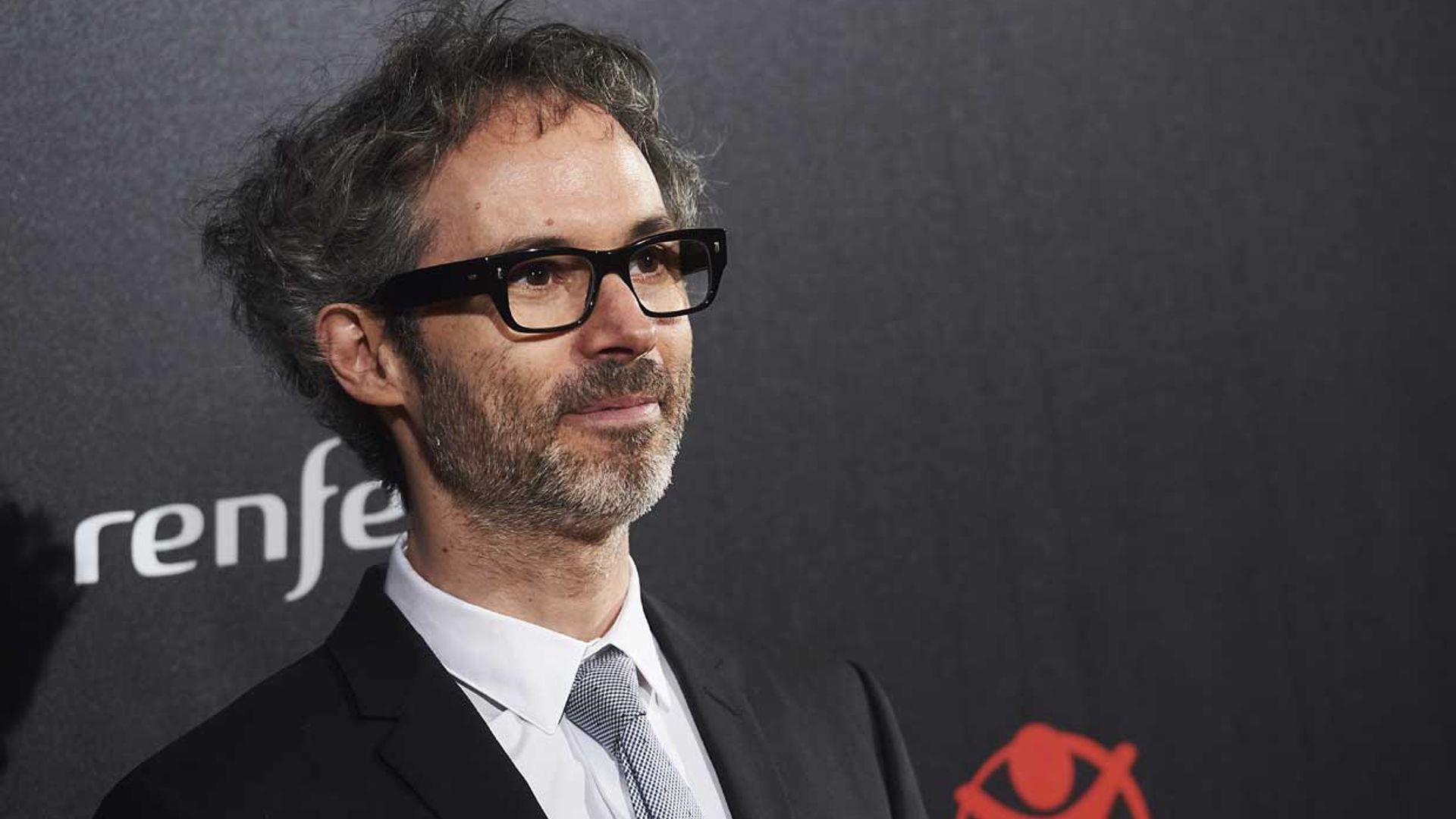 Una mujer de Sevilla encuentra 500 euros estando en paro, lo da a la policía… ¡y se lleva una sorpresa de James Rhodes!