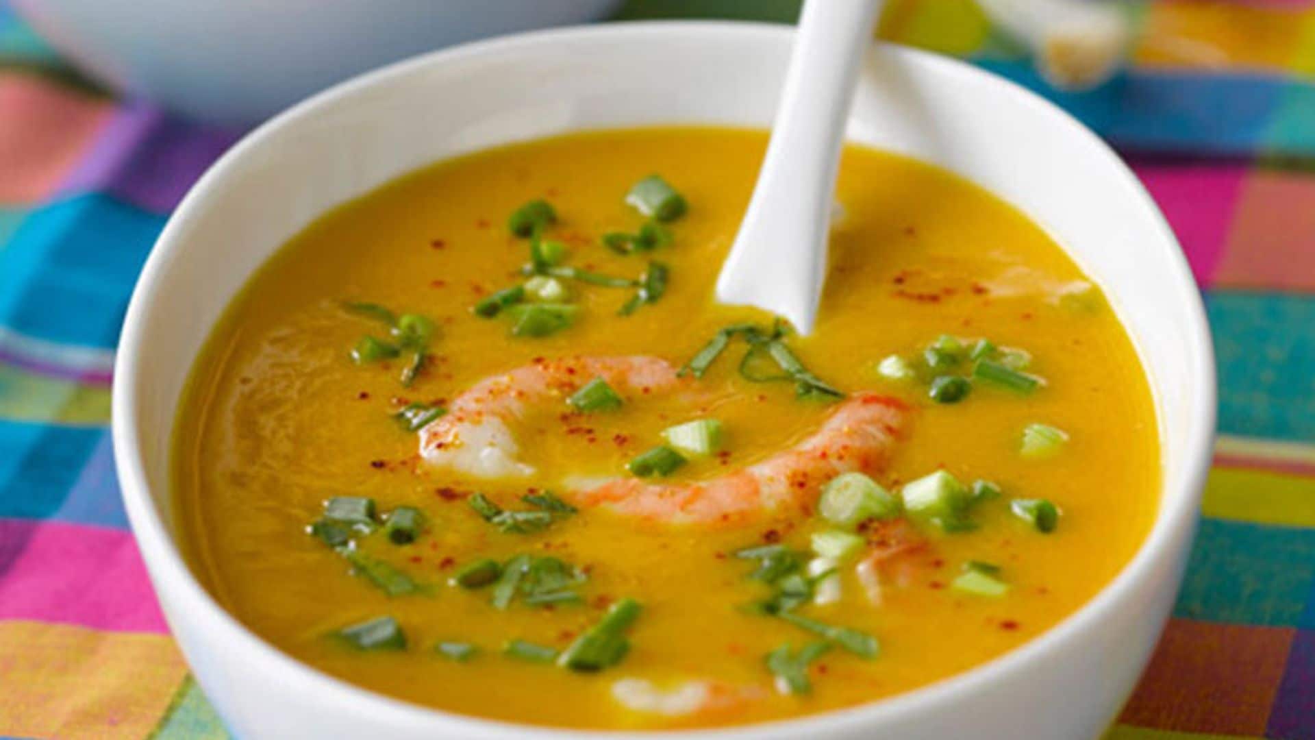 Sopa de gambas al curry