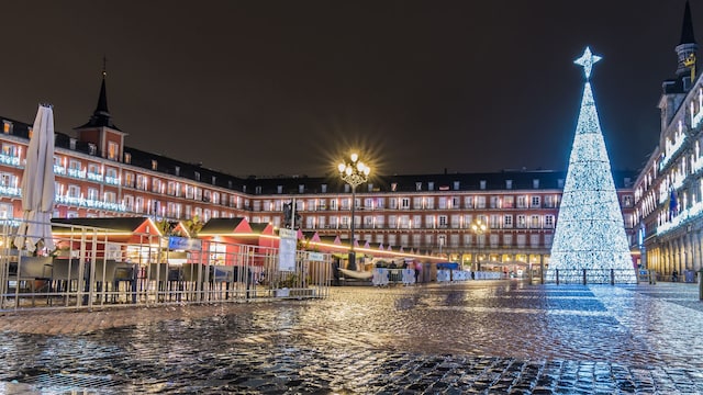 Plaza Mayor de Madrid con decoración navideña