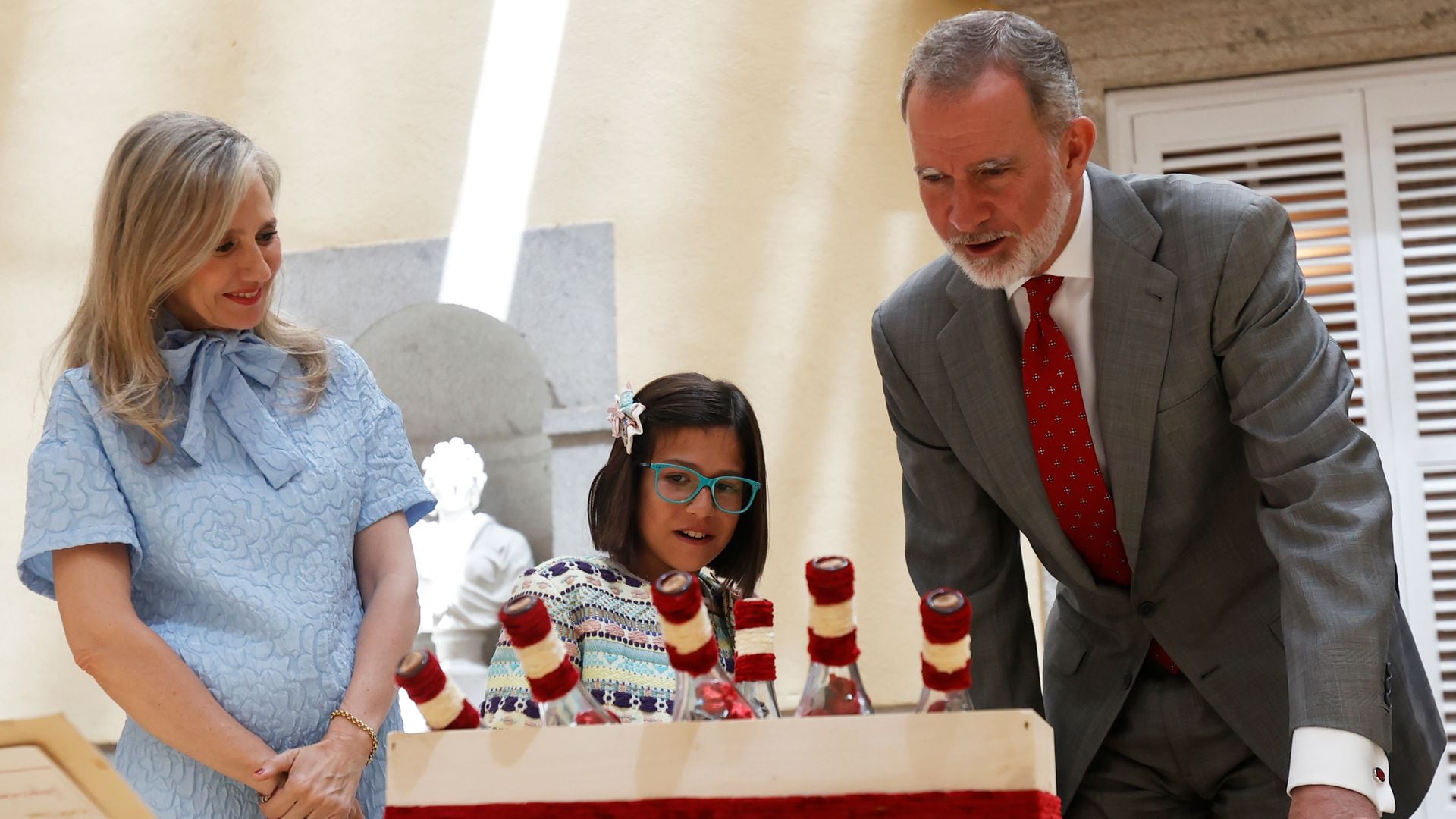 El lado más cercano de Felipe VI: charla y risas con los niños en un divertido encuentro