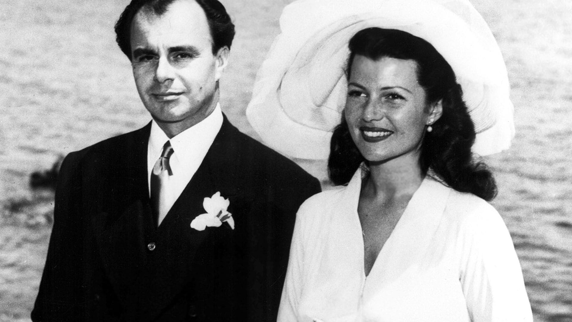 Las 5 bodas de Rita Hayworth: tocados preciosos, enlaces sorpresa y hasta un vestido azul
