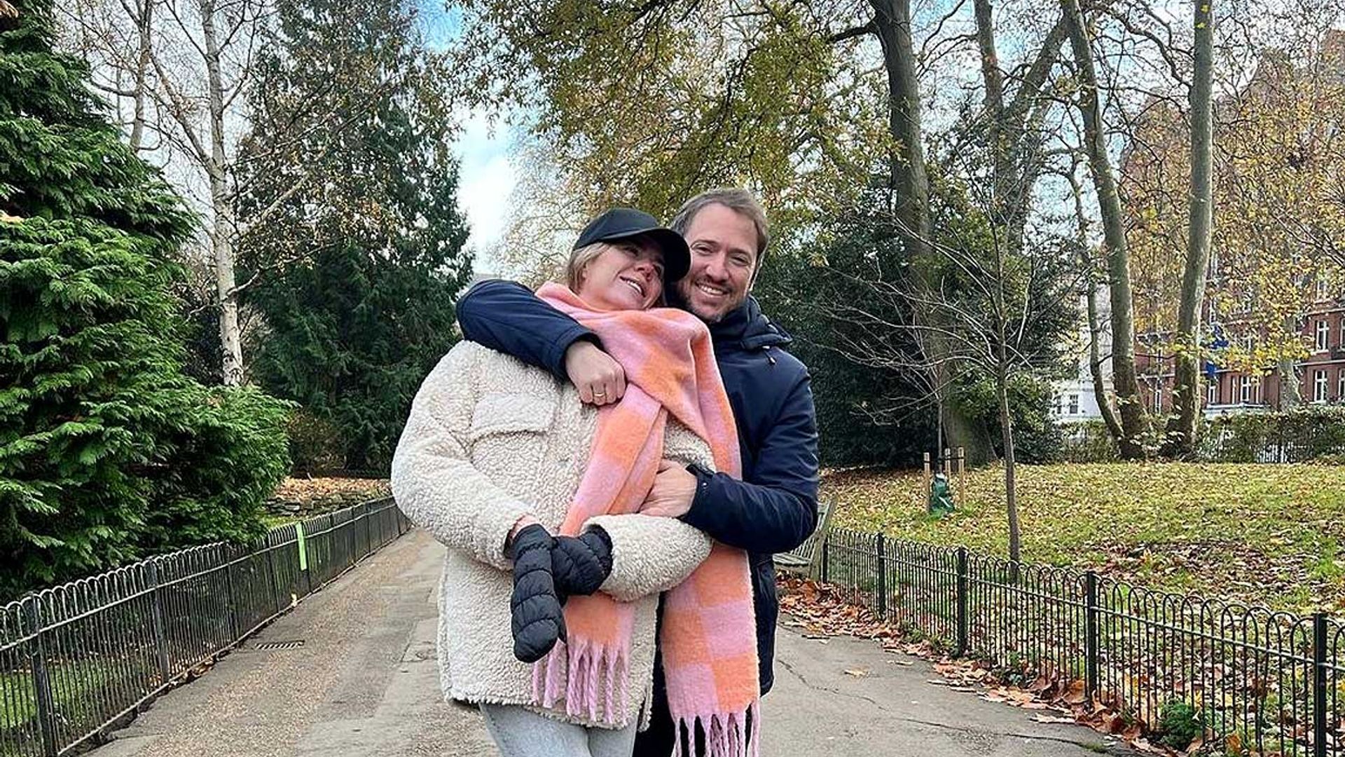 Amelia Bono y Manuel Martos derrochan amor en Notting Hill durante su escapada familiar a Londres