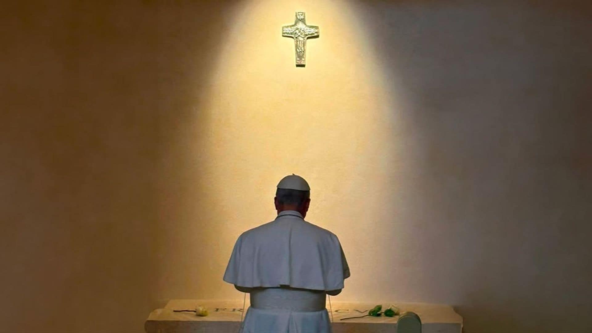 León XIV sorprende a todos y visita la tumba de Francisco: un gesto cargado de significado