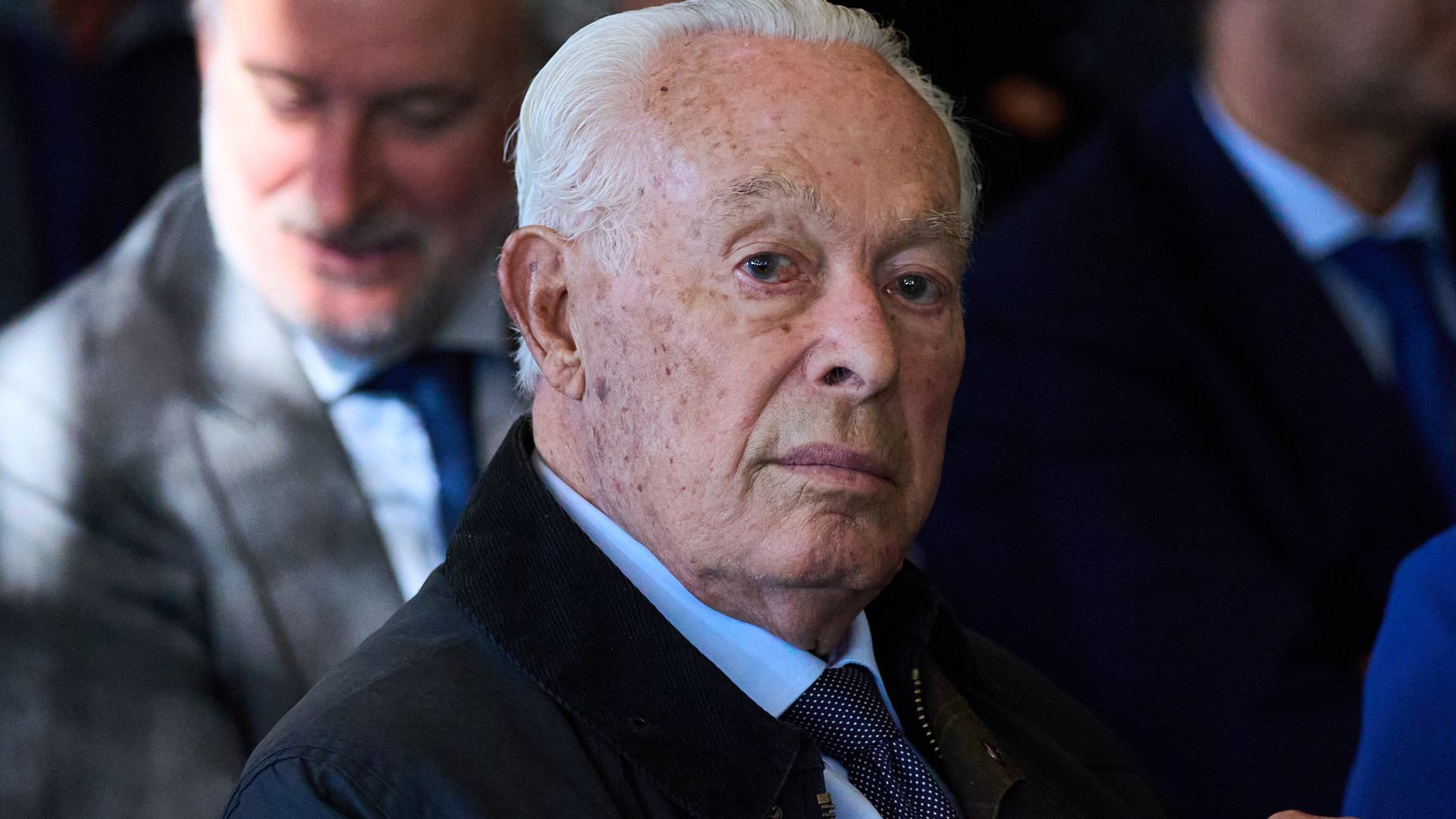 Curro Romero se recupera de una infección por la que permanece ingresado en Sevilla
