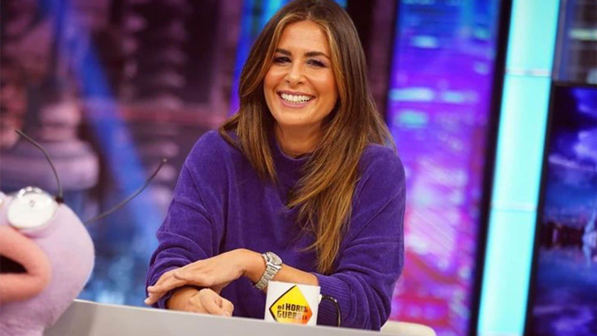 El nuevo estreno de Nuria Roca por menos de 30 euros ¡que ha combinado con sandalias en diciembre!