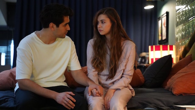 ¿Ha puesto fin Afra Saraçoğlu a su relación con Mert Ramazan Demir, su compañero de 'Una nueva vida', y ya tiene nuevo amor?