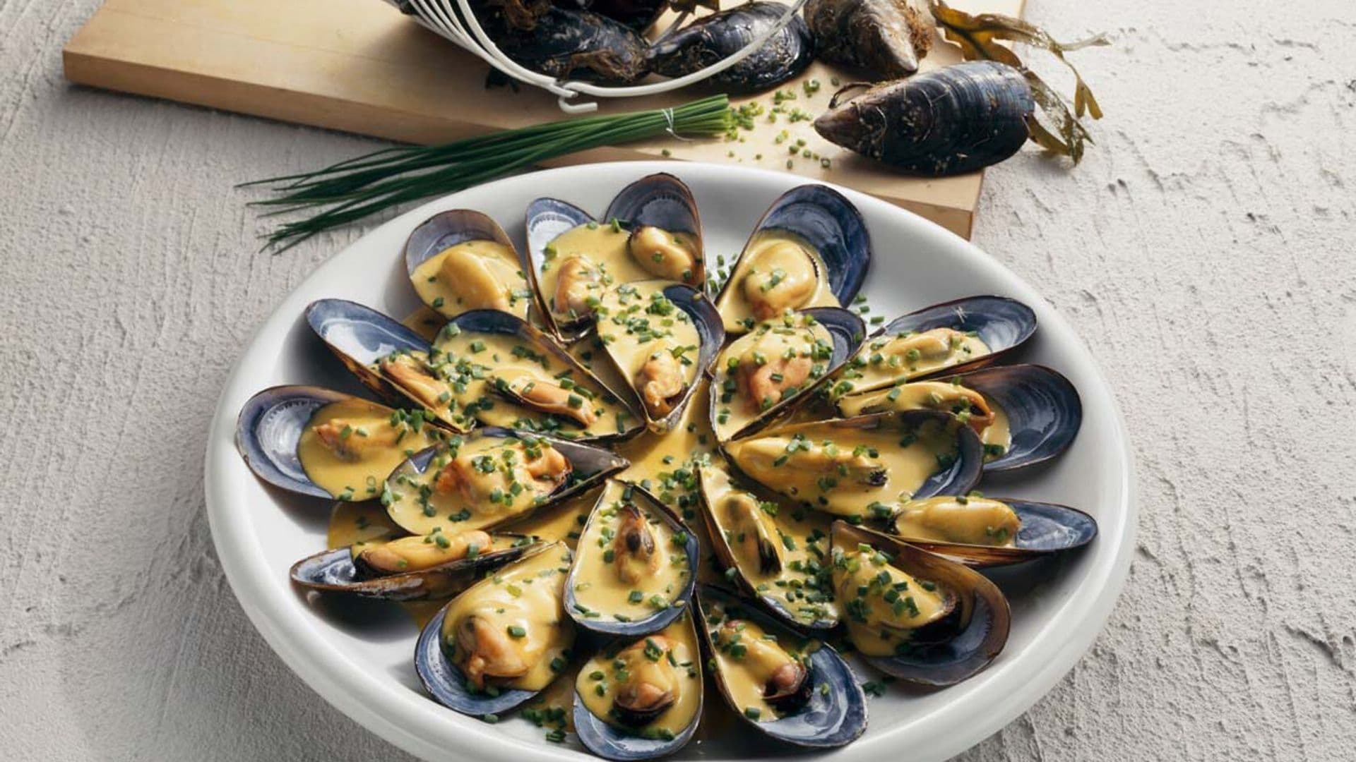 Mejillones con alioli al curry