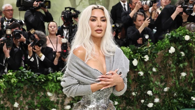 Kim Kardashian vistiendo un diseño de Galliano para la MET GALA 2024