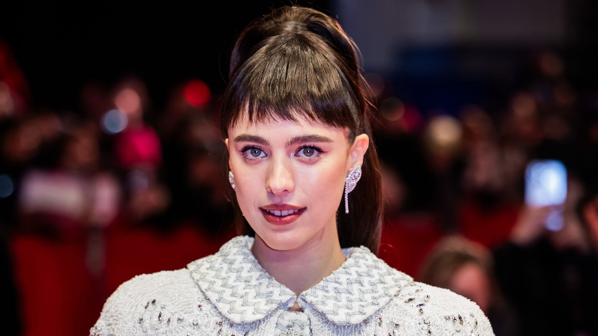 Margaret Qualley presume un nuevo 'look' para la premiere de su próxima película