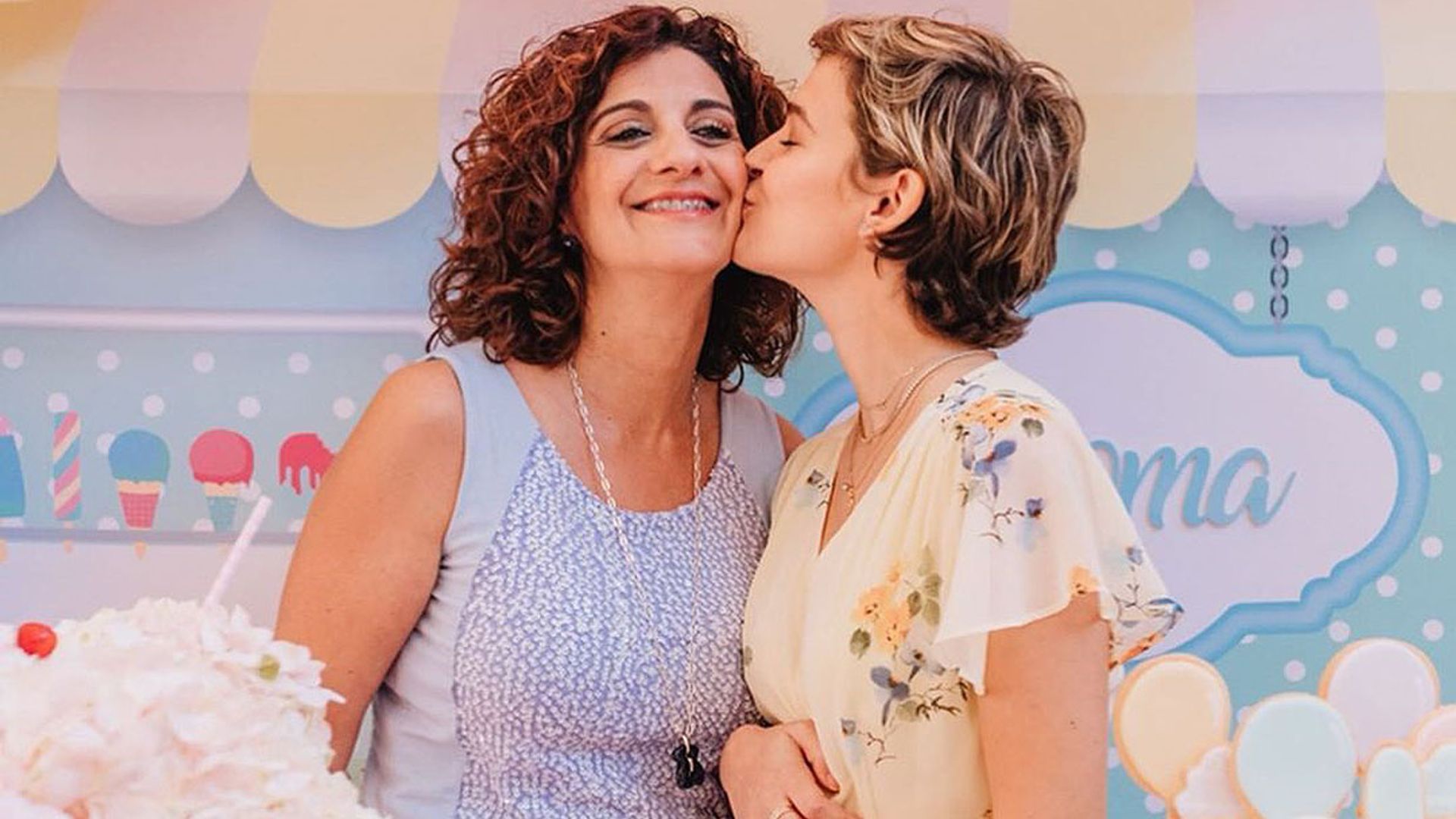 De su bisabuela a la pequeña Roma, la imagen de Laura Escanes con las mujeres de su vida