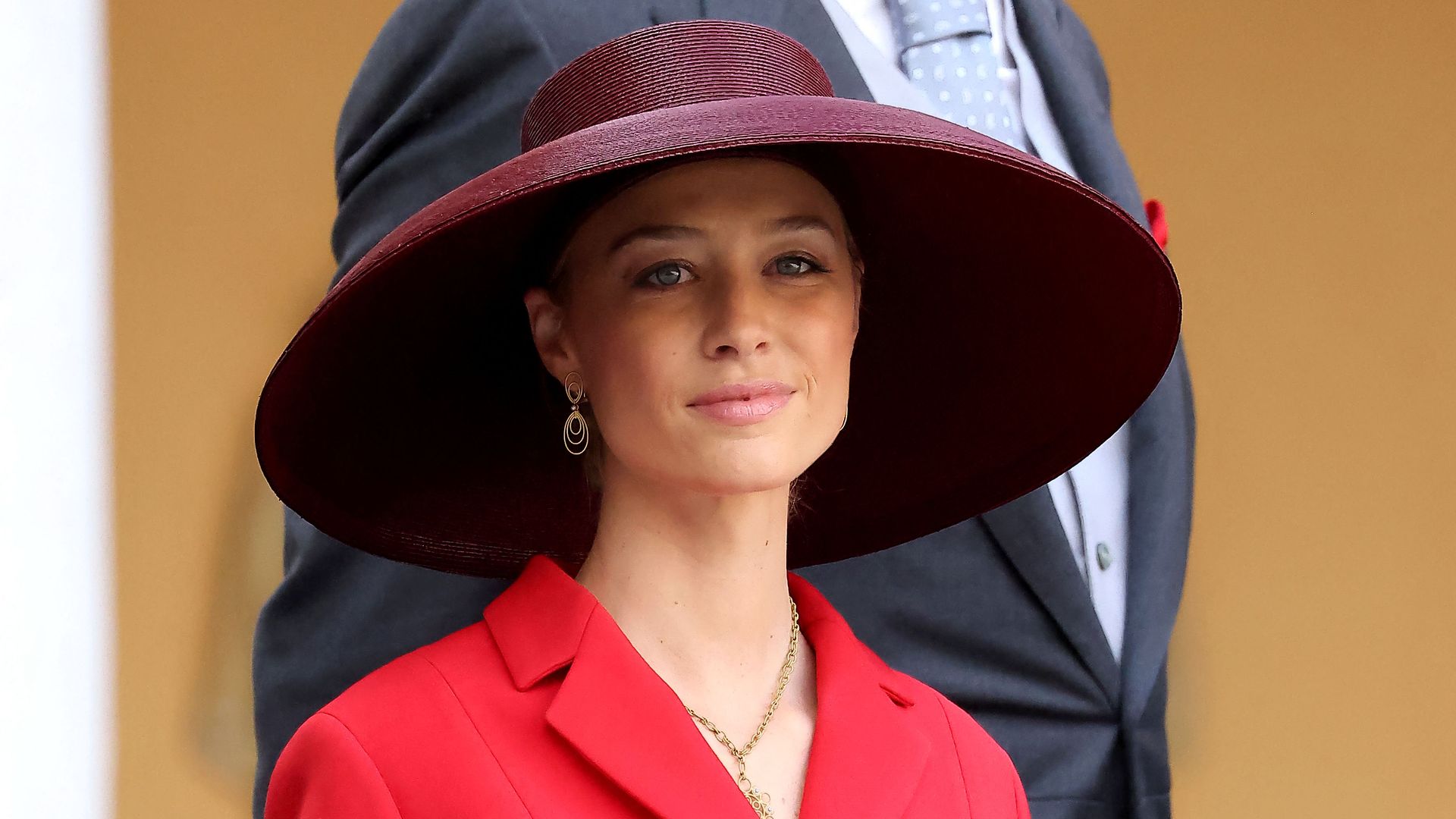 Todas las veces en las que Beatrice Borromeo ha sido la invitada perfecta vistiendo de rojo
