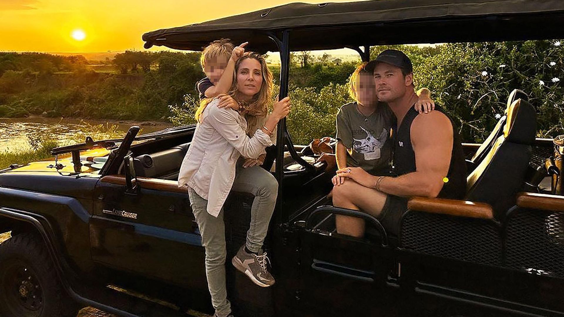Cuando caminas por las calles de Madrid y te encuentras con Thor: las imágenes de Chris y Elsa en sus vacaciones más diferentes
