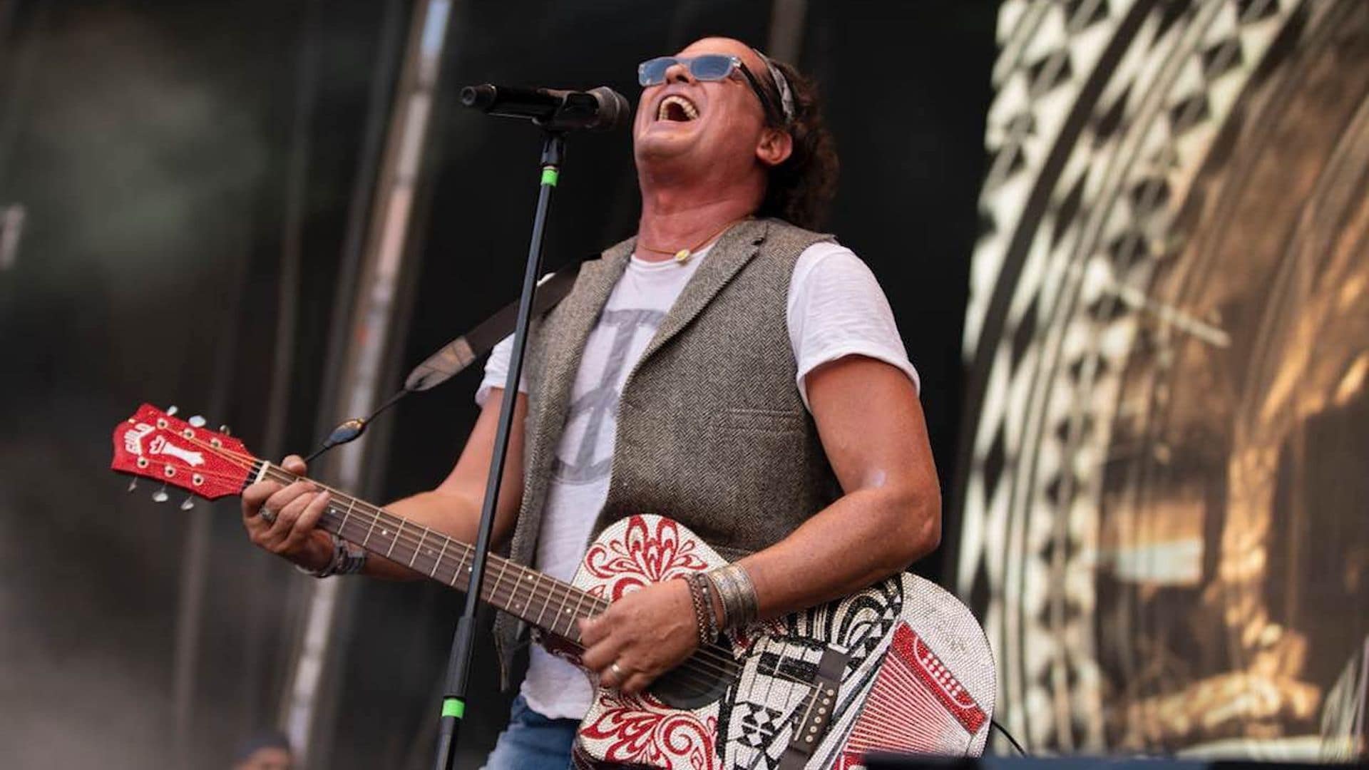Entrevistamos a Carlos Vives, el sonido latino que convirtió Madrid en una auténtica fiesta