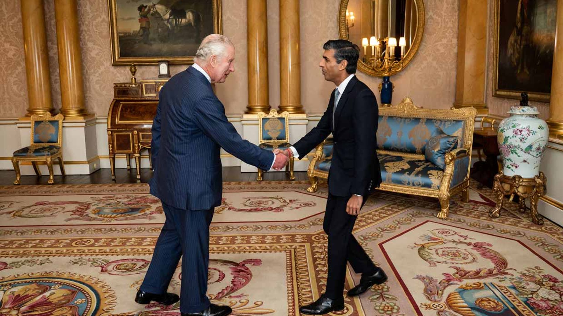 Carlos III recibe al nuevo primer ministro Rishi Sunak, el segundo en su corto reinado de 47 días