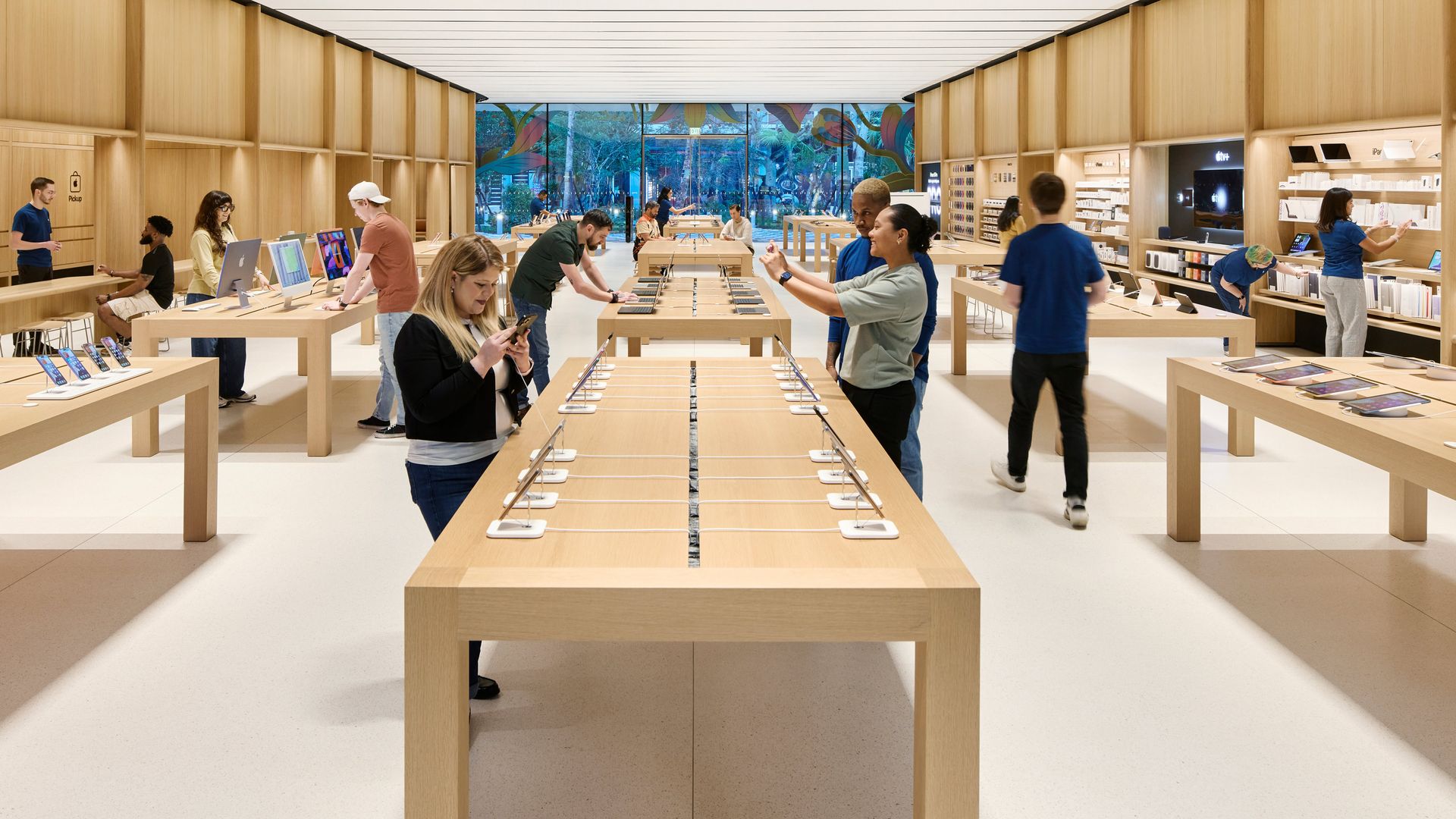 Apple Miami Worldcenter