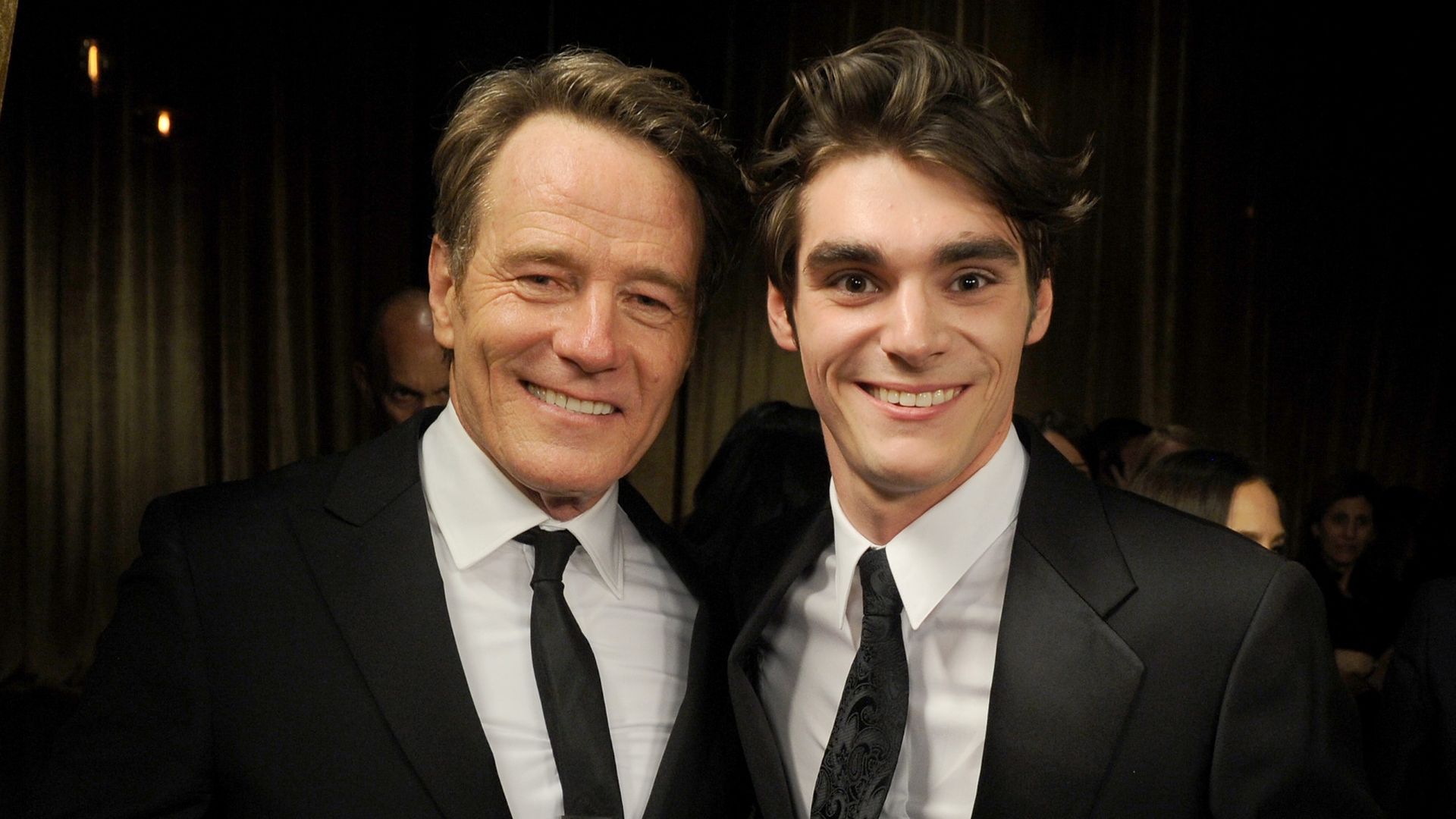Bryan Cranston y RJ Mitte en los Screen Actors Guild Awards en Los Ángeles en 2014.