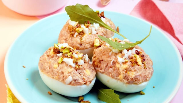 Huevos rellenos con pistachos