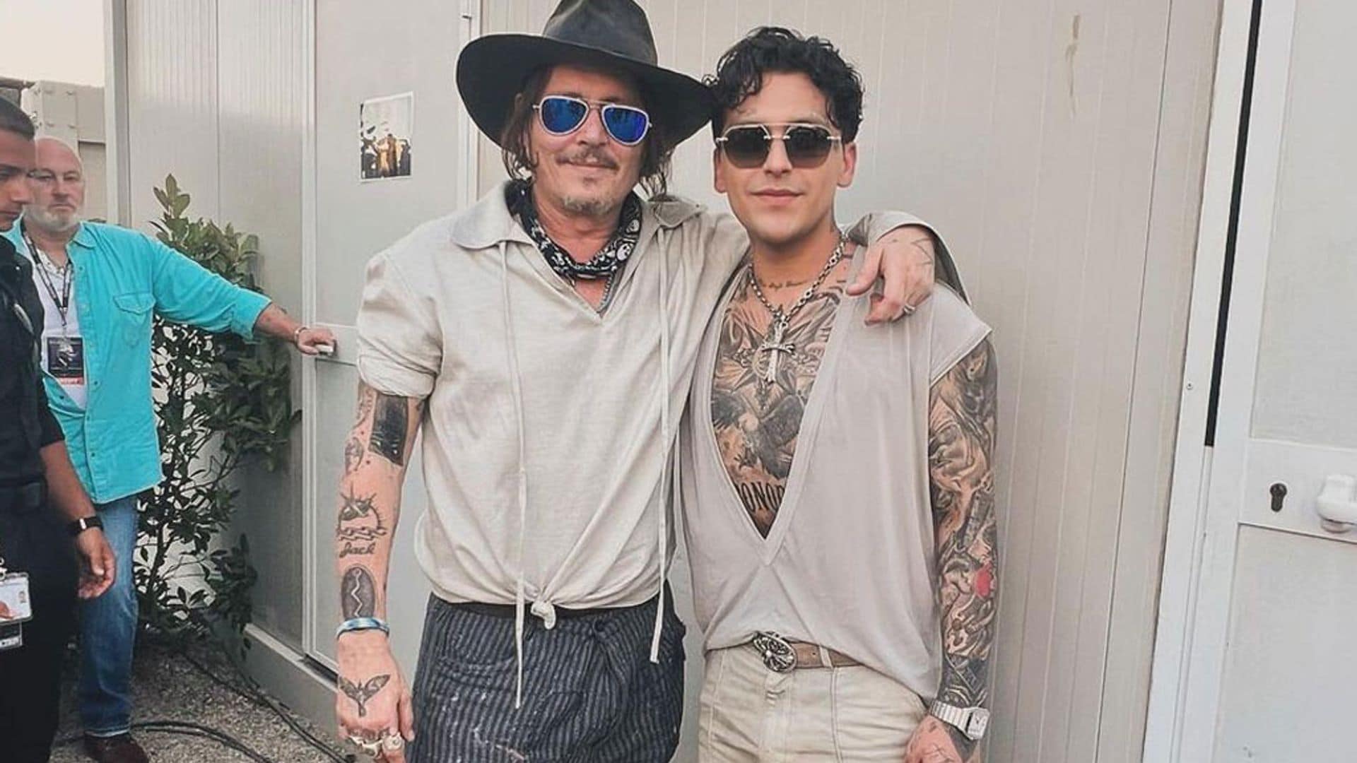 Nodal presume su encuentro con Jonnhy Depp en Italia