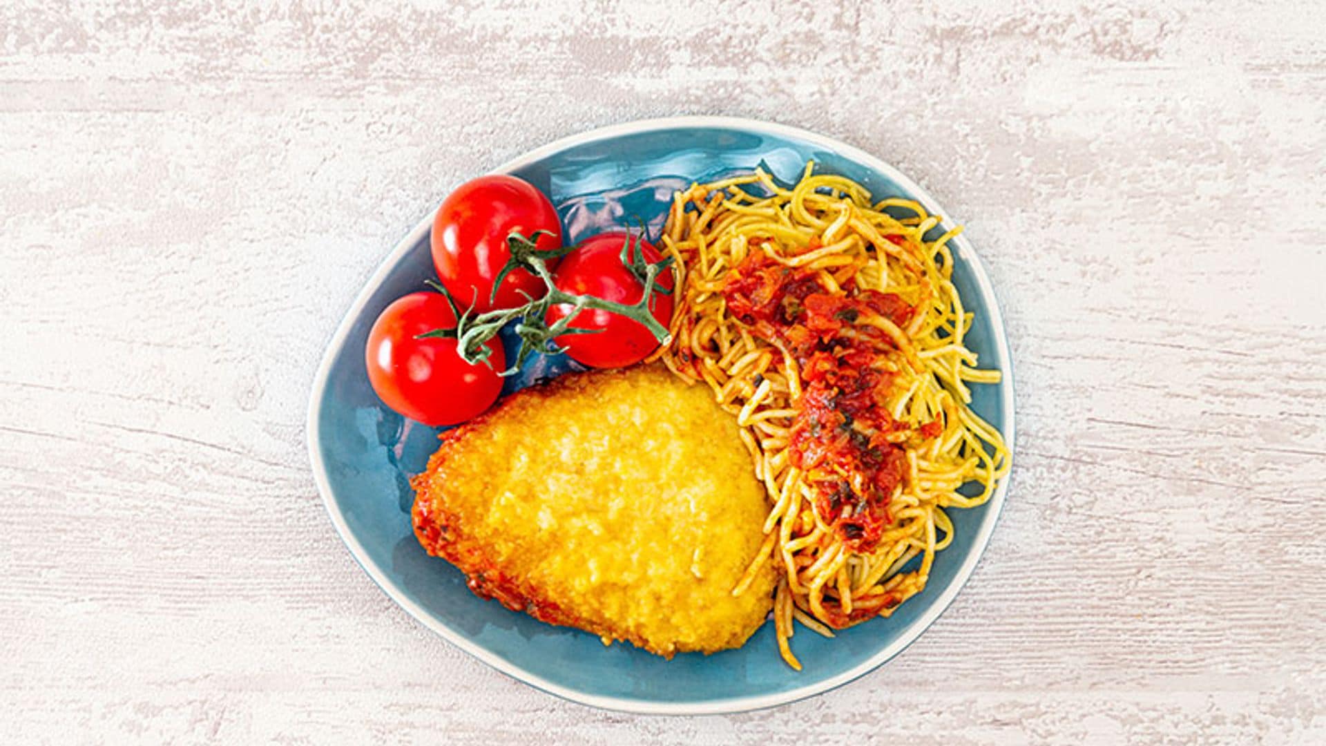 San Jacobo con espaguetis y tomate