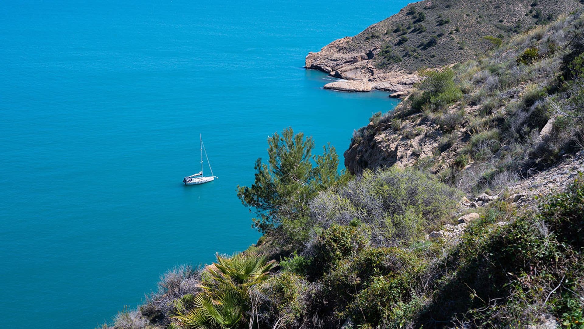 Benidorm tiene también una versión más natural y de playas solitarias